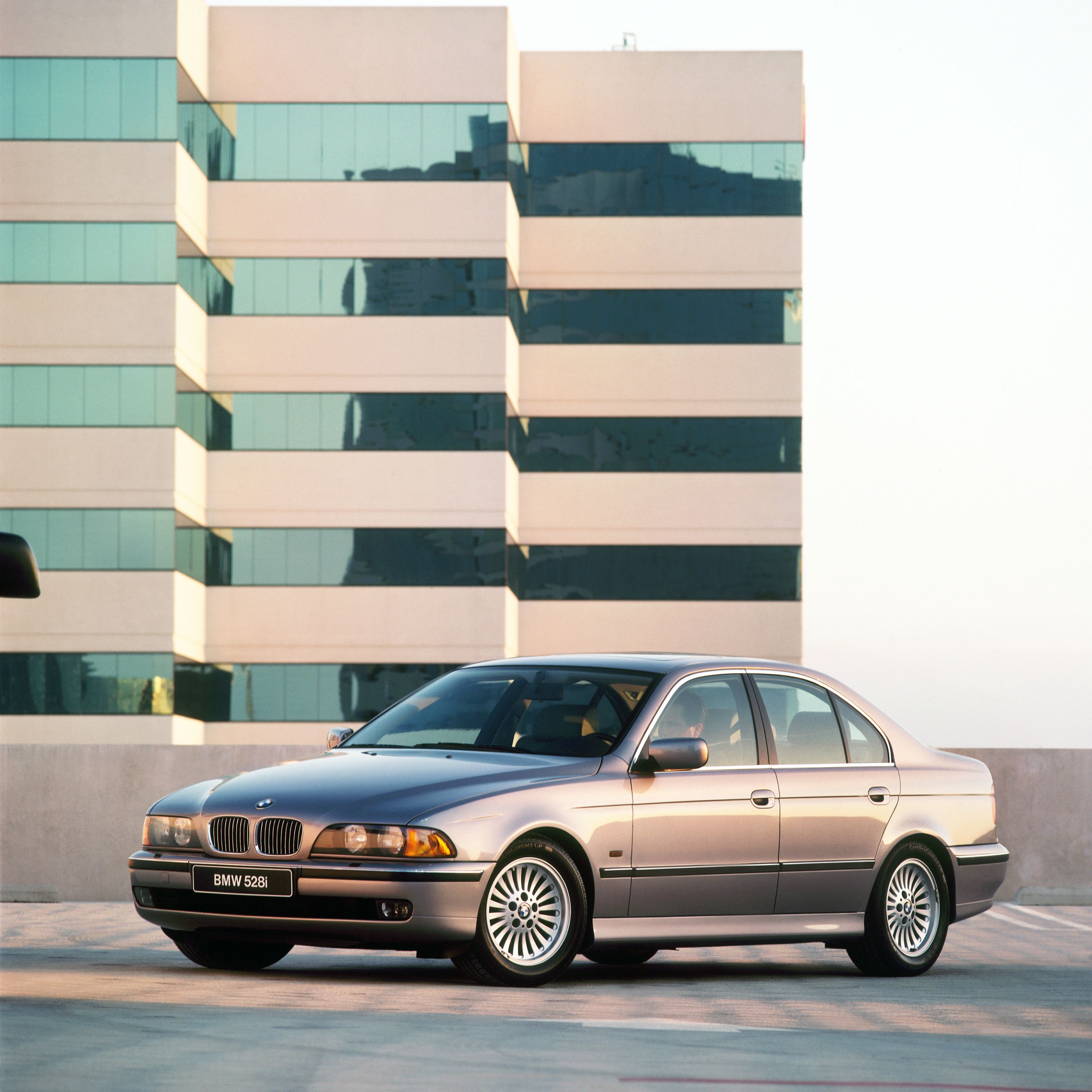 BMW 5 Series Sedan (E39) three-quarter side view while parked on the roof of a parking garage