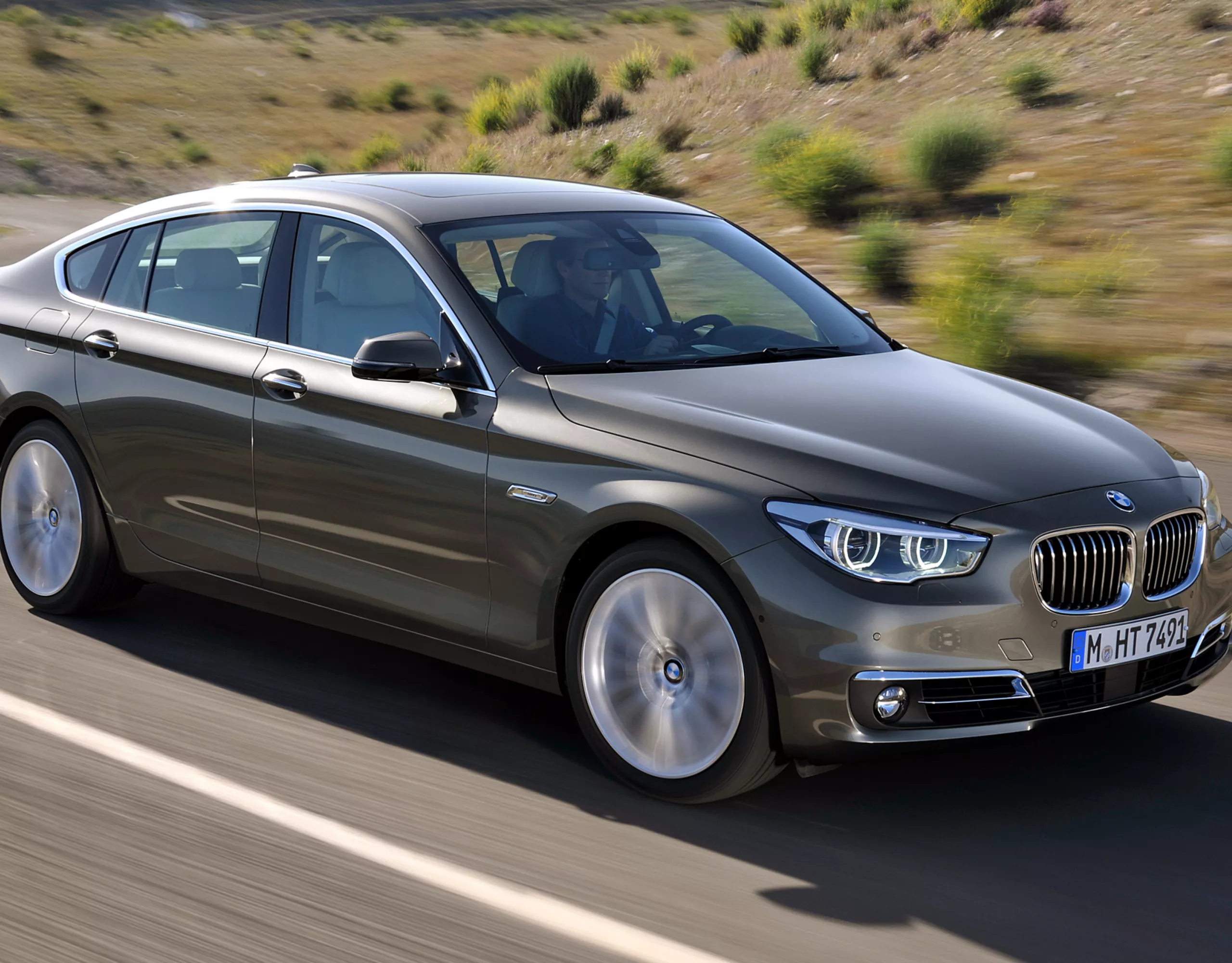 BMW Série 5 Gran Turismo (F07) vue de trois quarts avant en marche