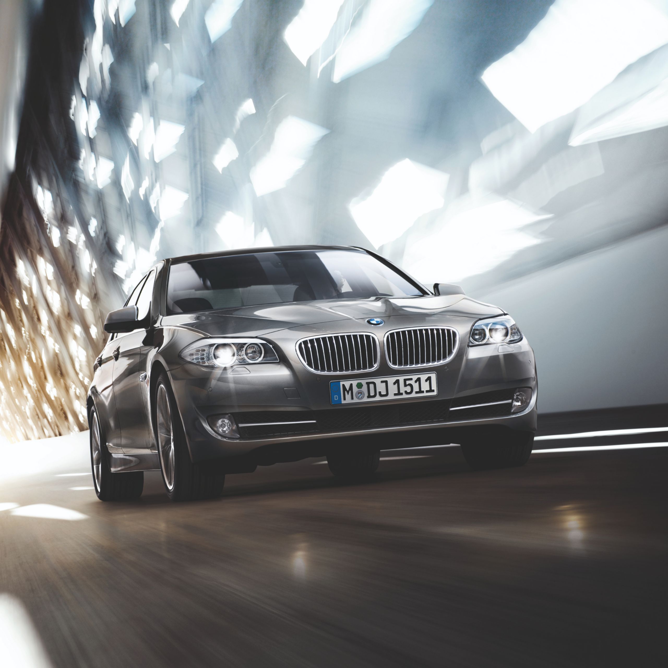 BMW 518d Sedan (F10 LCI) driekwart zijaanzicht rijdend