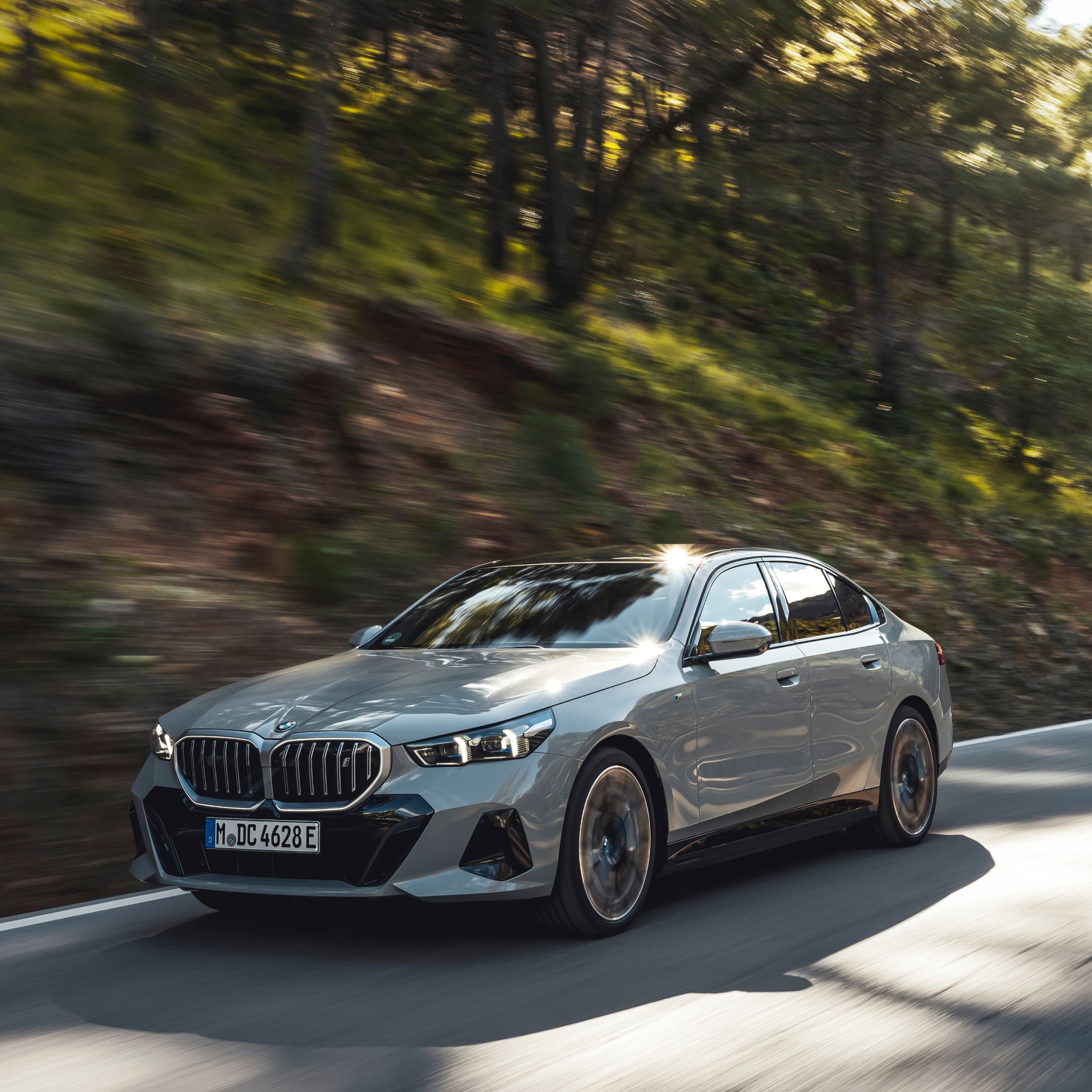 BMW France - Nouvelle BMW Série 5 Touring avec lunette arrière à