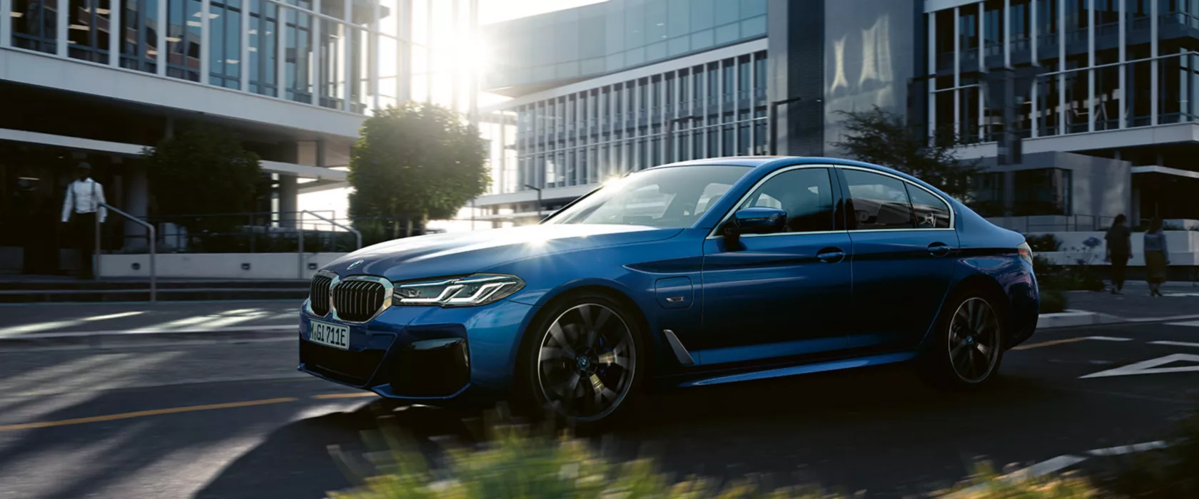 BMW Serie 5 Berlina Plug-in Hybrid, offerte BMW disponibili: soluzioni finanziarie (WHY-BUY), noleggio a lungo termine