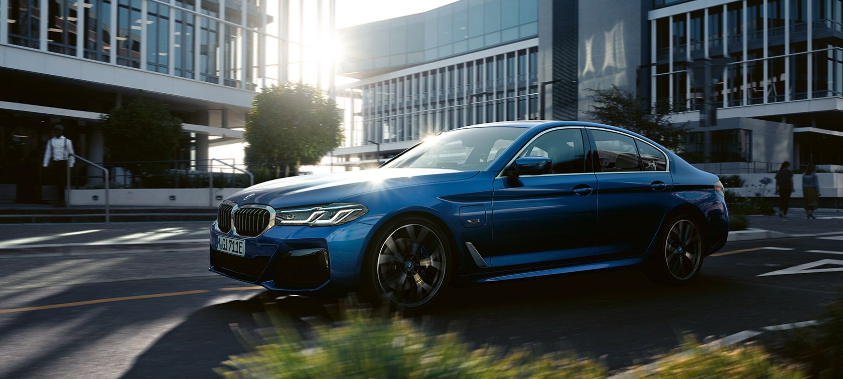 BMW Serie 5 Berlina Plug-in Hybrid, offerte BMW disponibili: soluzioni finanziarie (WHY-BUY), noleggio a lungo termine