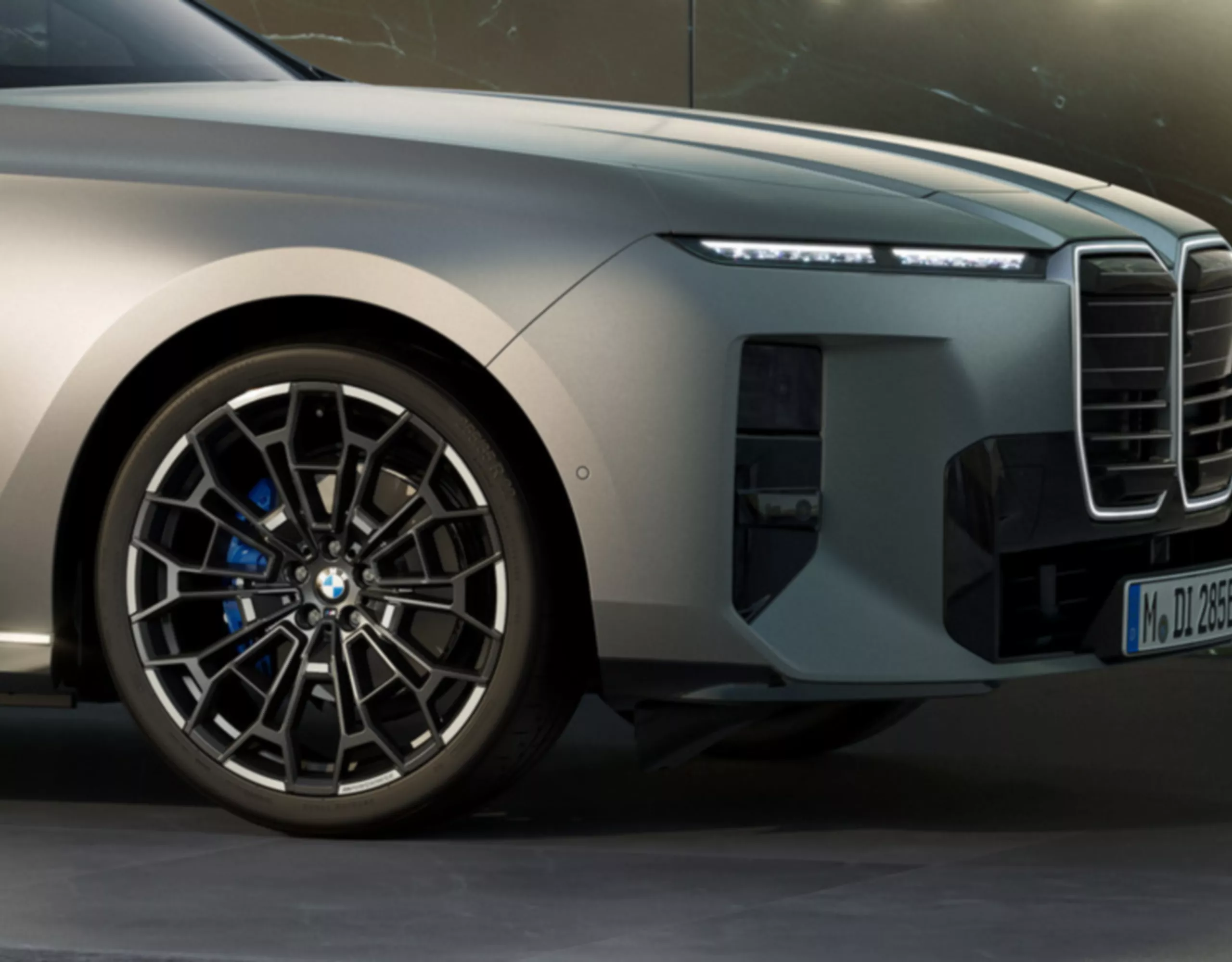 BMW i7 BMW M Performance kétszínű könnyűfém keréktárcsákkal