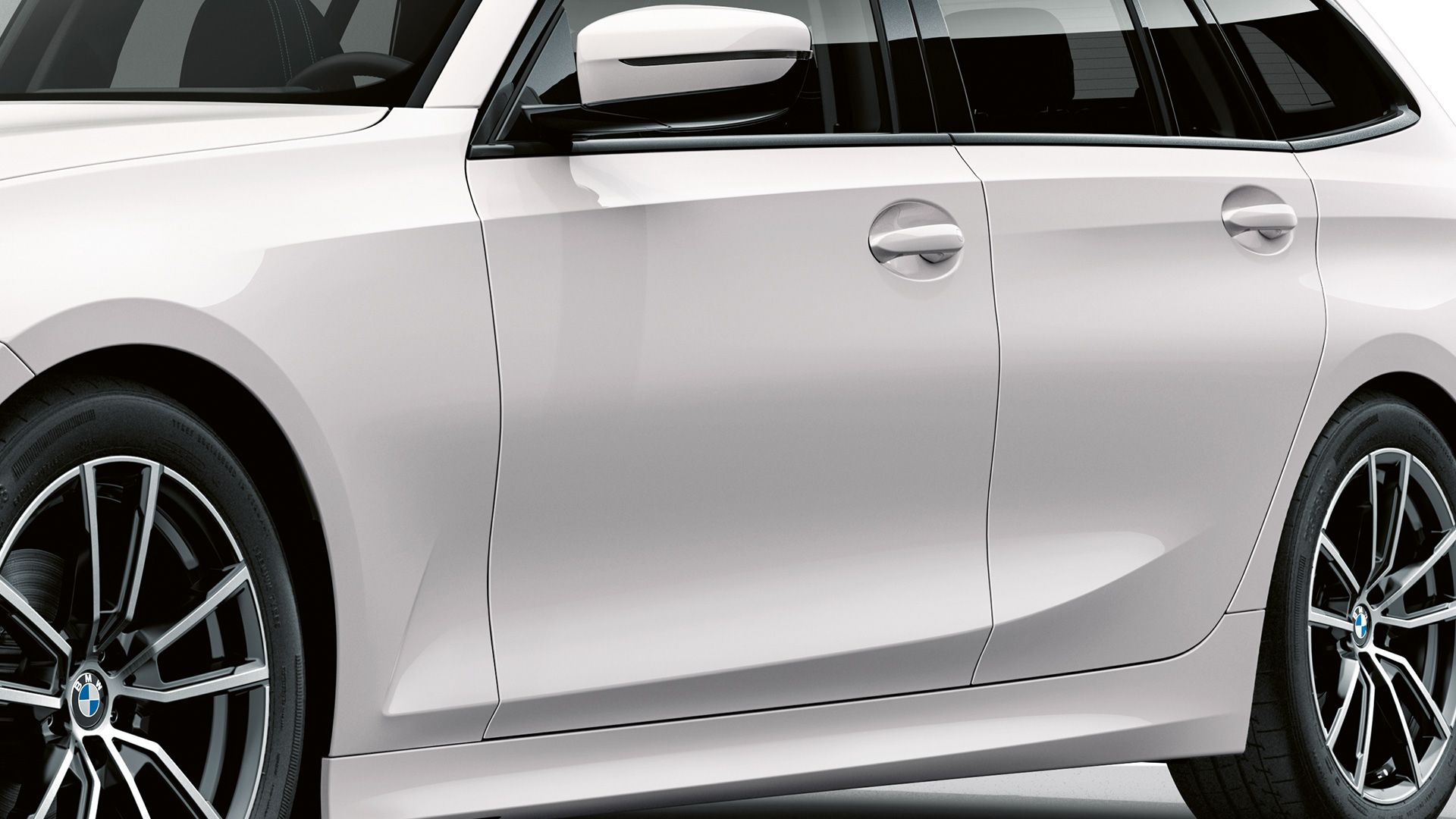 Visualizzazione dei danni esterni BMW Vista anteriore a tre quarti con primo piano sulla vernice