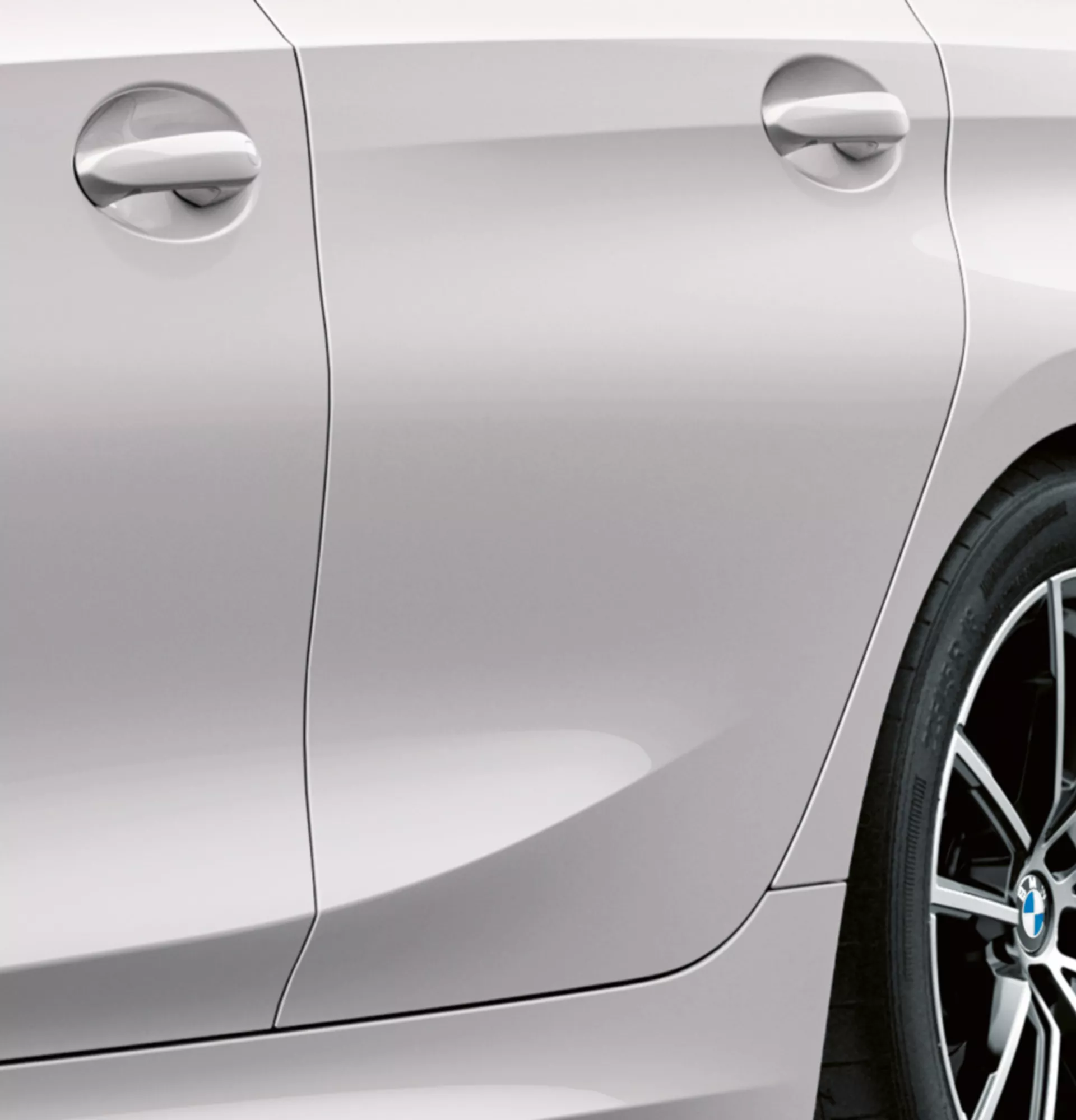 Visualizzazione dei danni esterni BMW Vista anteriore a tre quarti con primo piano sulla carrozzeria