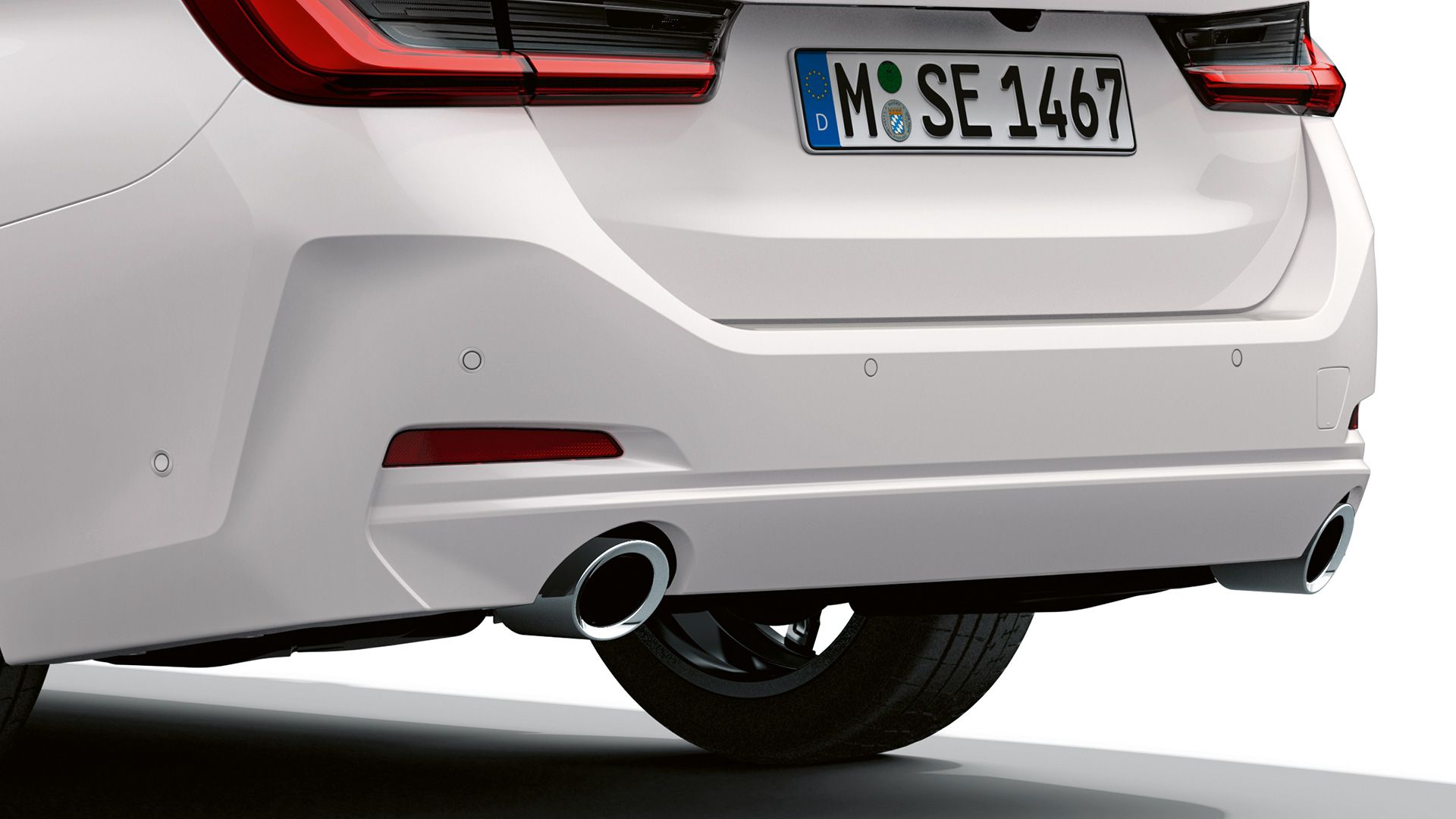 Visualizzazione dei danni esterni BMW Vista posteriore a tre quarti con primo piano sul paraurti