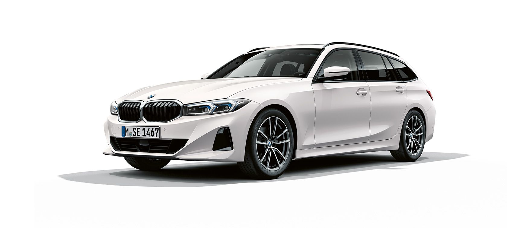 Visualizzazione dei danni esterni della BMW bianca in vista anteriore a tre quarti