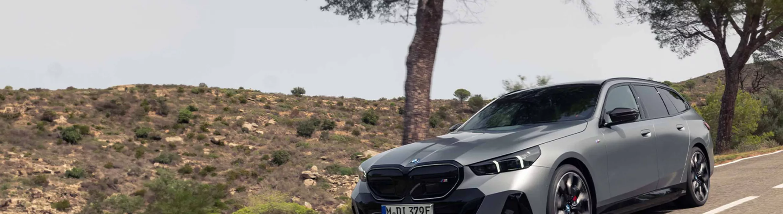 BMW i5 ツーリング