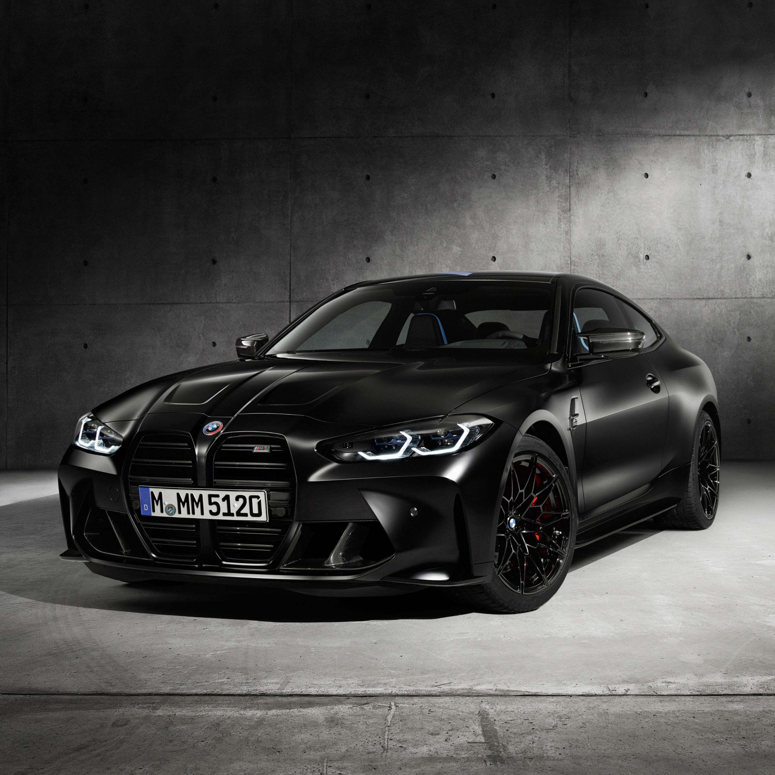 Vooraanzicht van de BMW M4 Competition x Kith