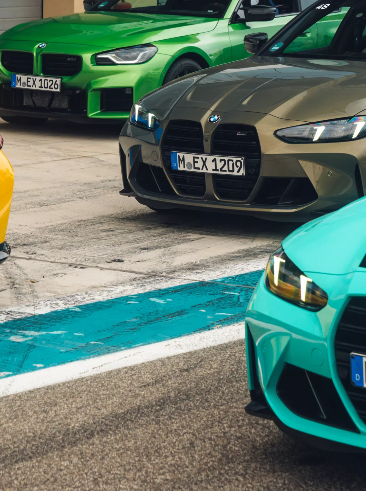 BMW M3 in BMW Individual Mexico Blue, BMW M4 Competition Coupé in BMW Individual Mint Green und BMW M4 Competition Cabrio in BMW Individual Imolarot