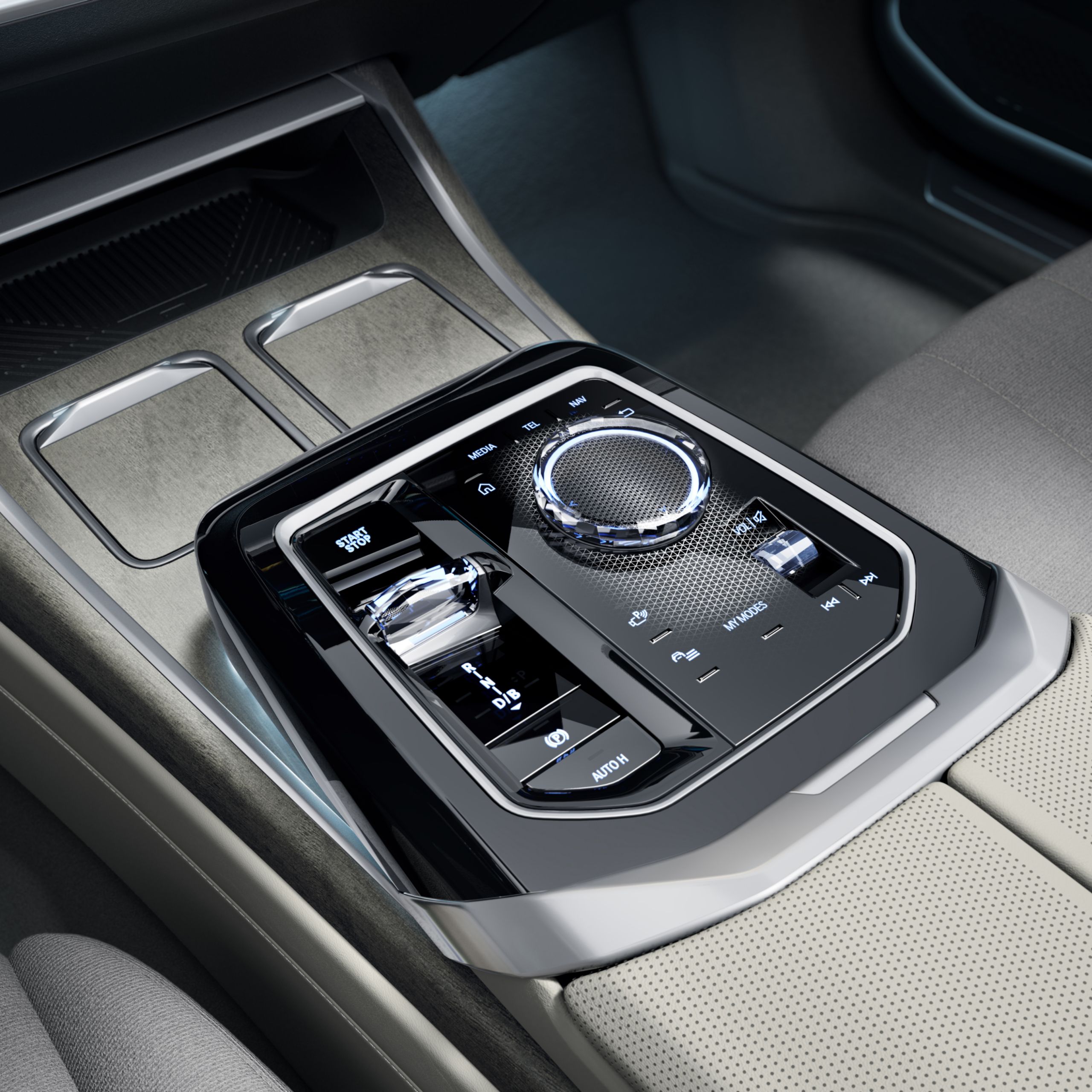 Voertuiginterieur van een BMW 4 met BMW Individual interieurlijst in hoogglanzend aluminium