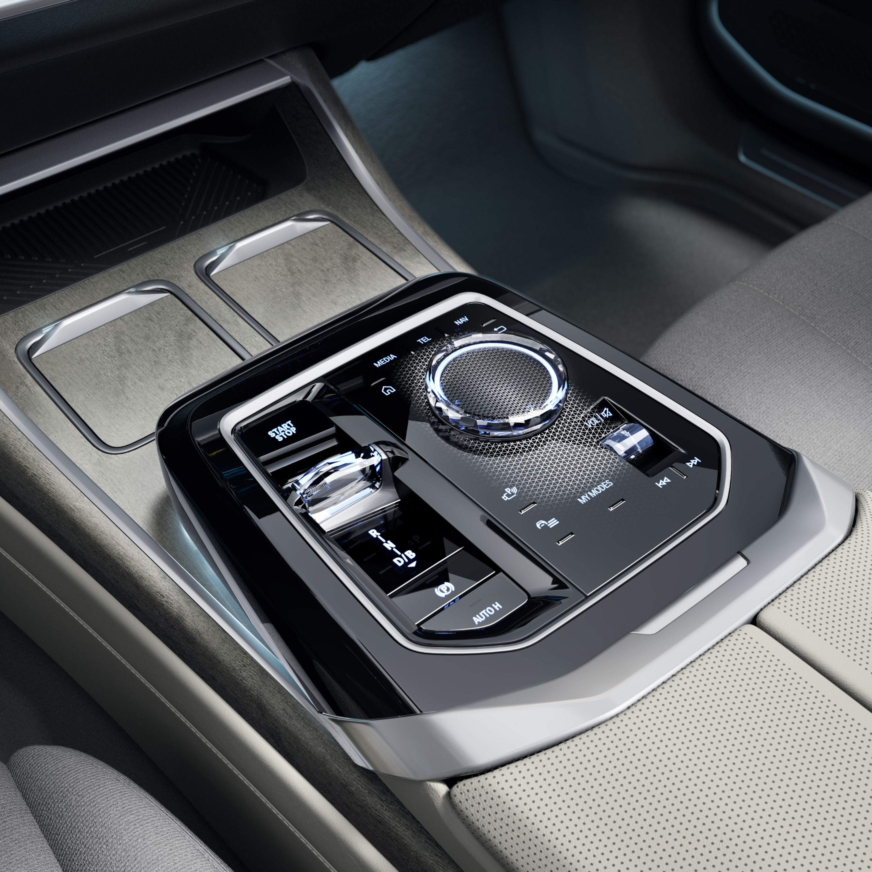 Innenraum eines BMW 4 mit BMW Individual Interieurleiste in Aluminiumgewebe hochglänzend