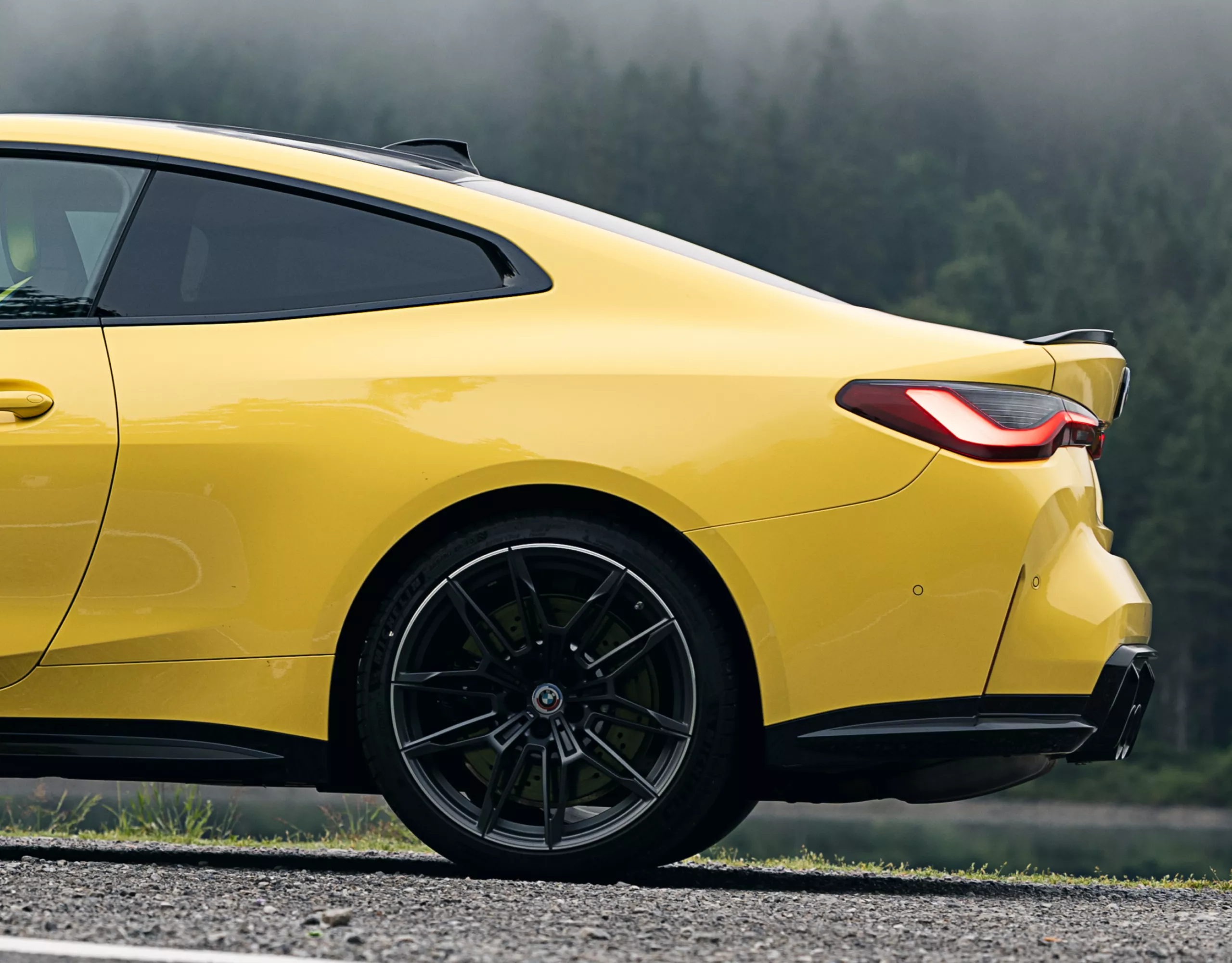 BMW M4 Competition Coupé in BMW Individual Dakar Yellow II