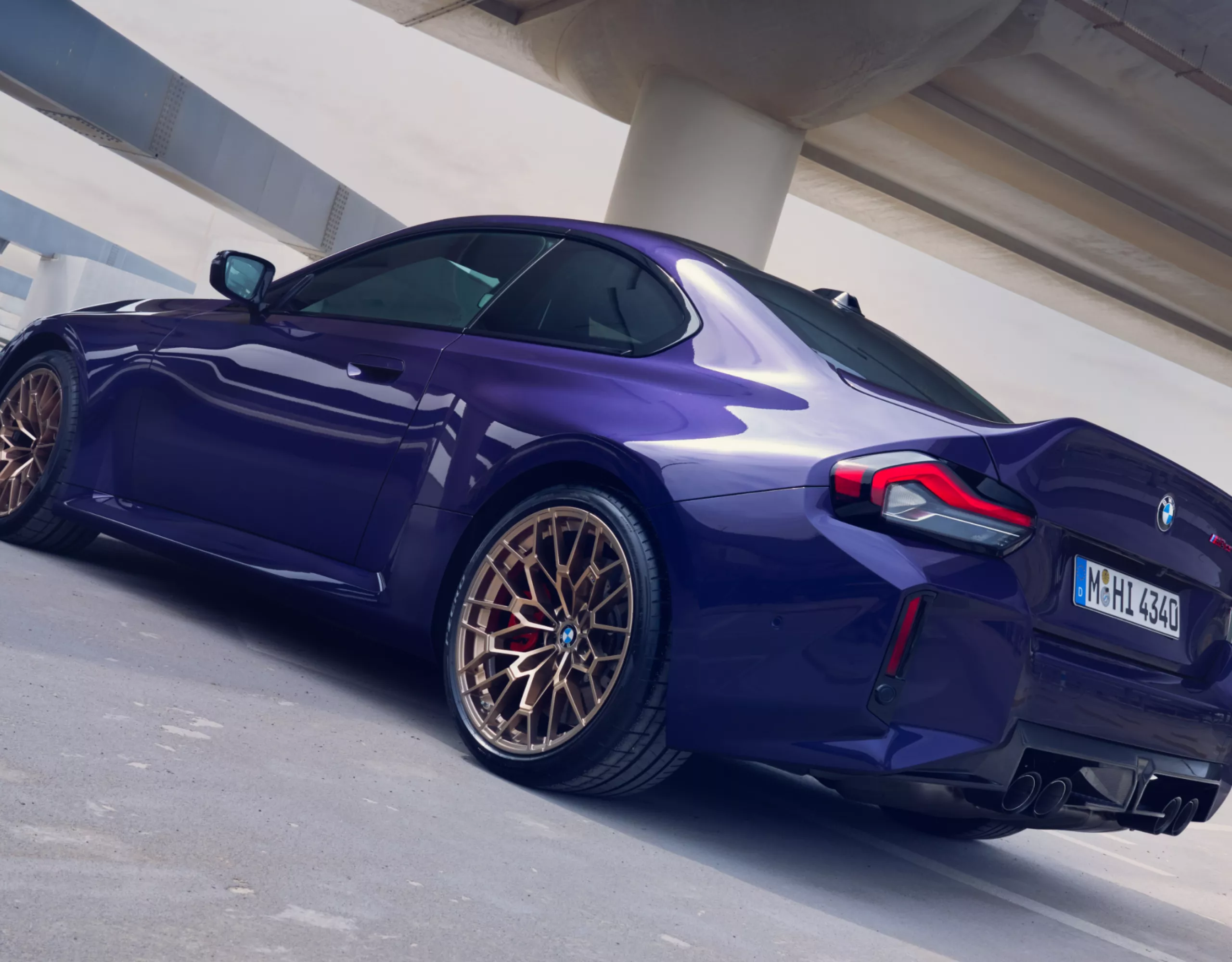 BMW M2 CS in BMW Individual Velvet Blue metallic