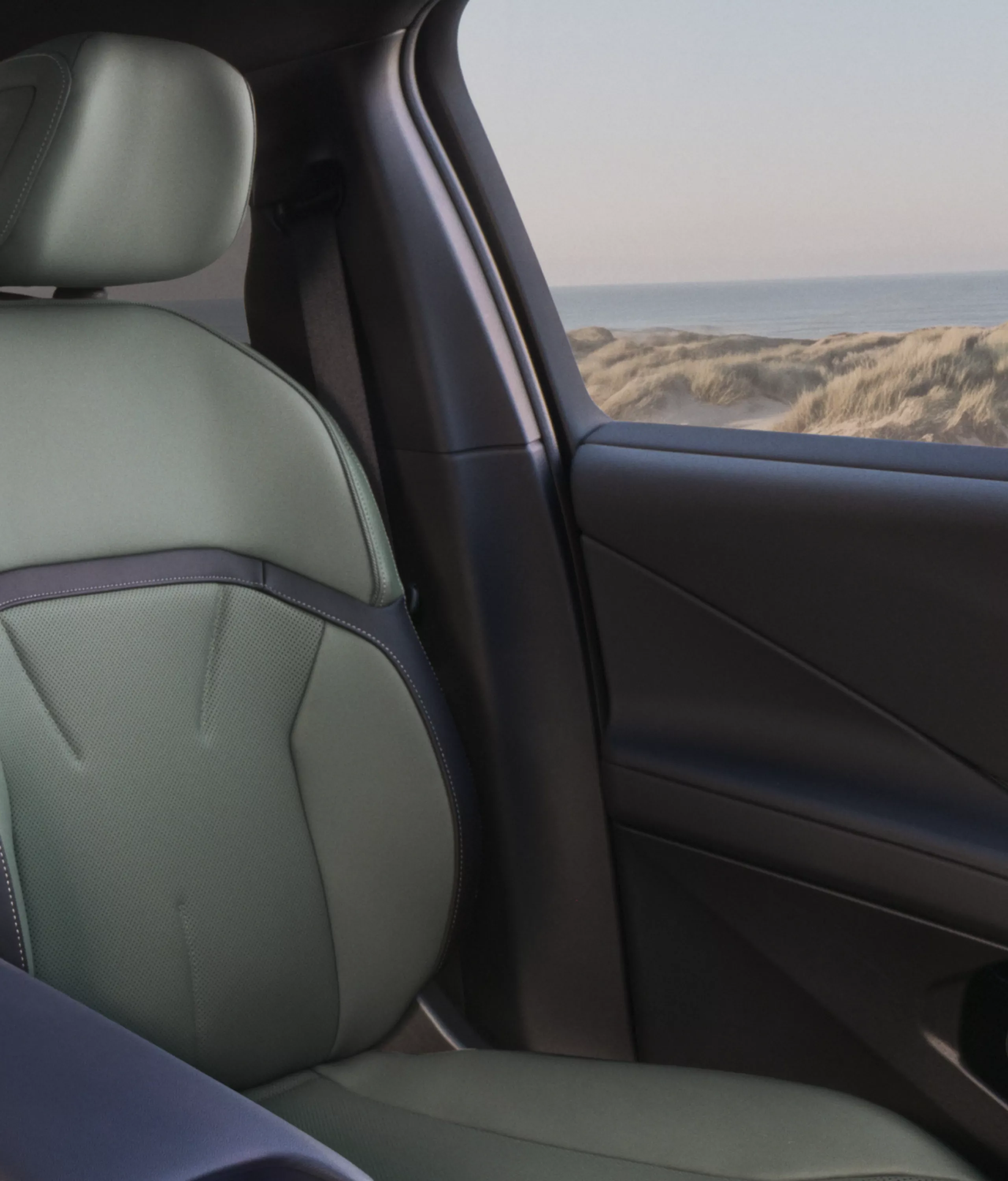 Seats in the BMW iX4 50 xDrive interior with premium material appearance.