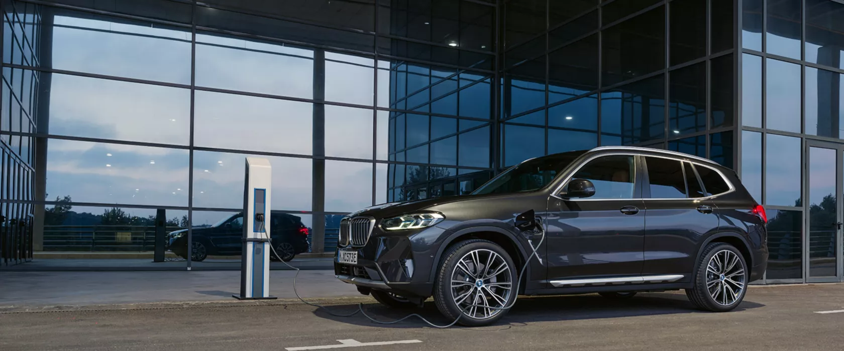 BMW Korporátní prodejný služby pro firemní klientelu BMW na dobíjecí stanici