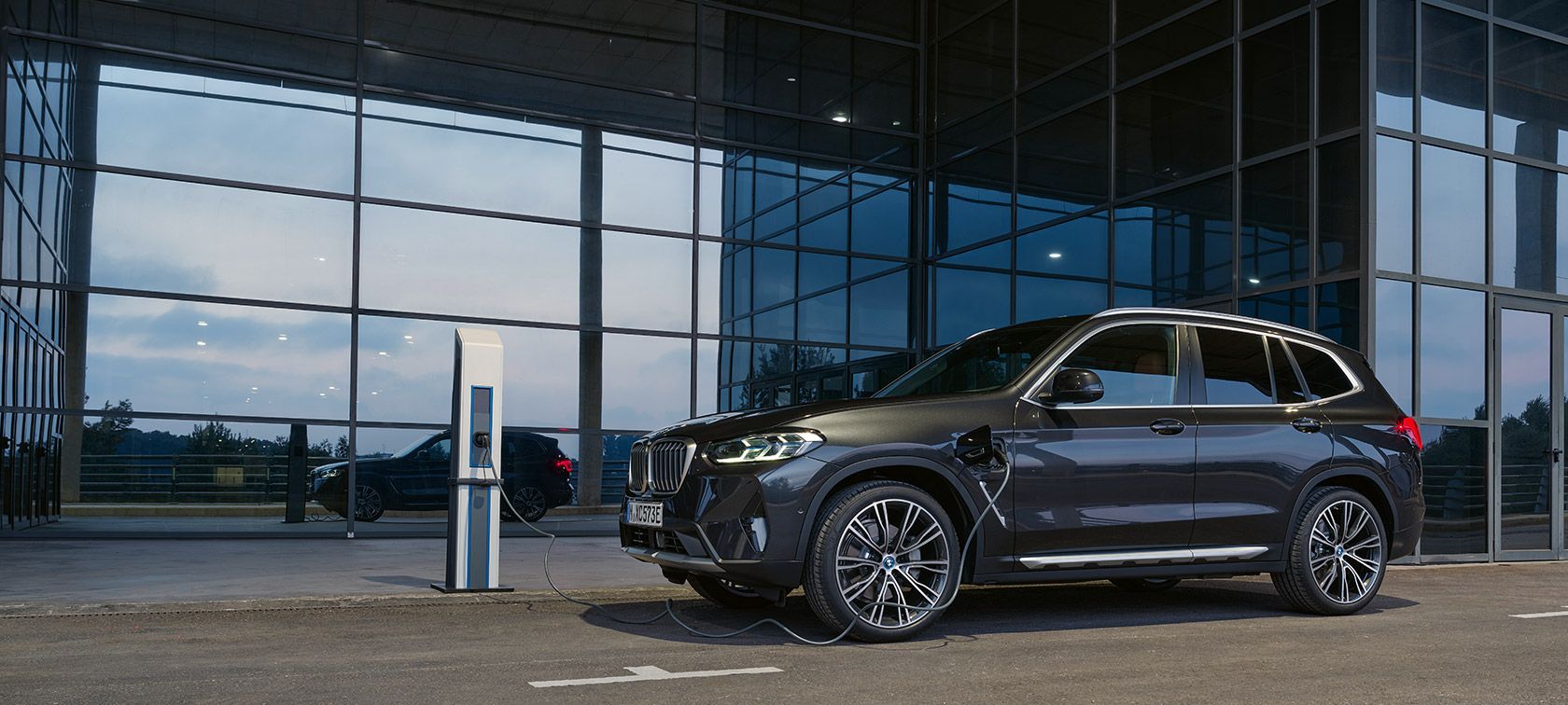 BMW Corporate sales services for business clients BMW at the charging station.