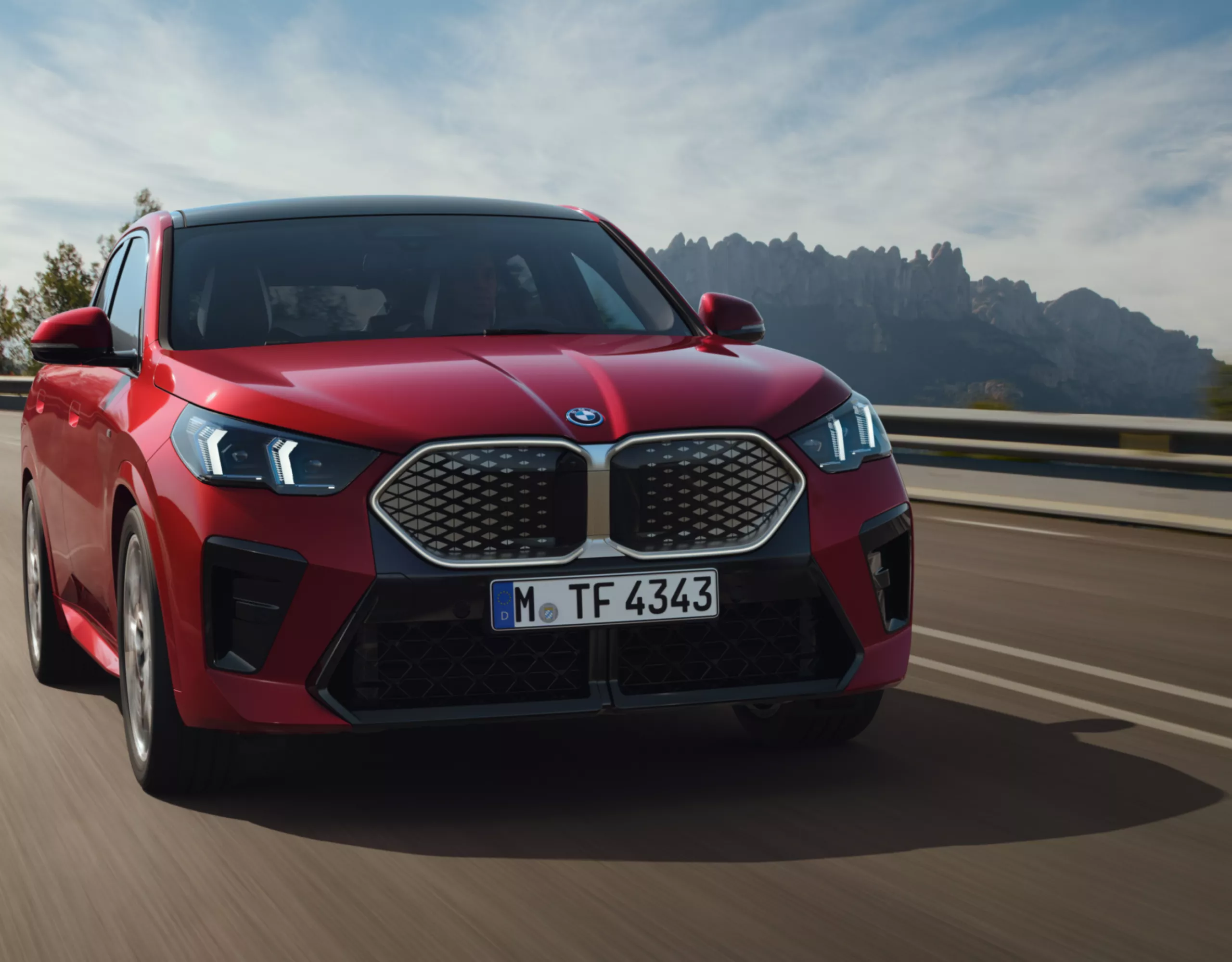 BMW iX2（U10） フロント・ビュー