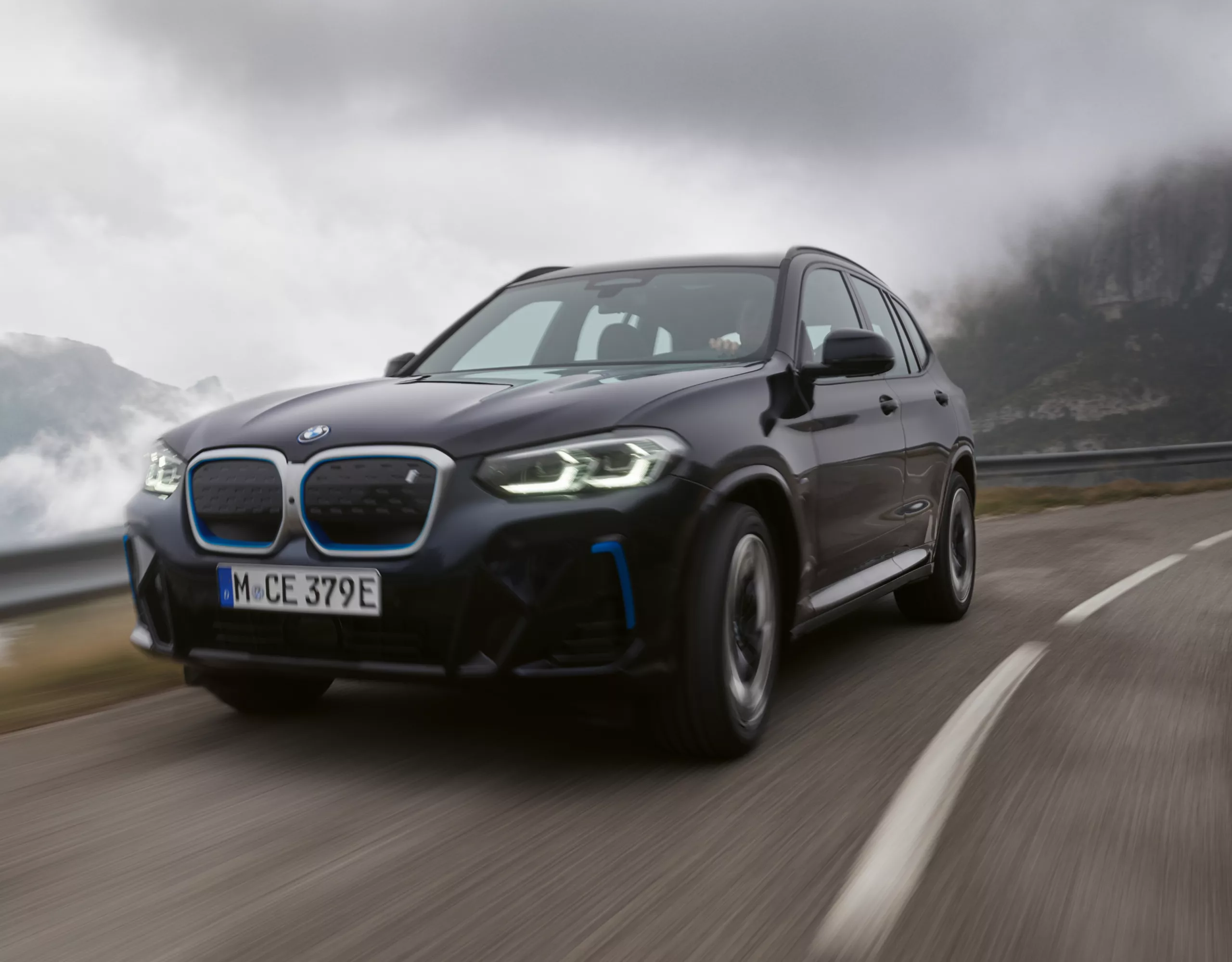 BMW iX3（G08）フロント・ビュー