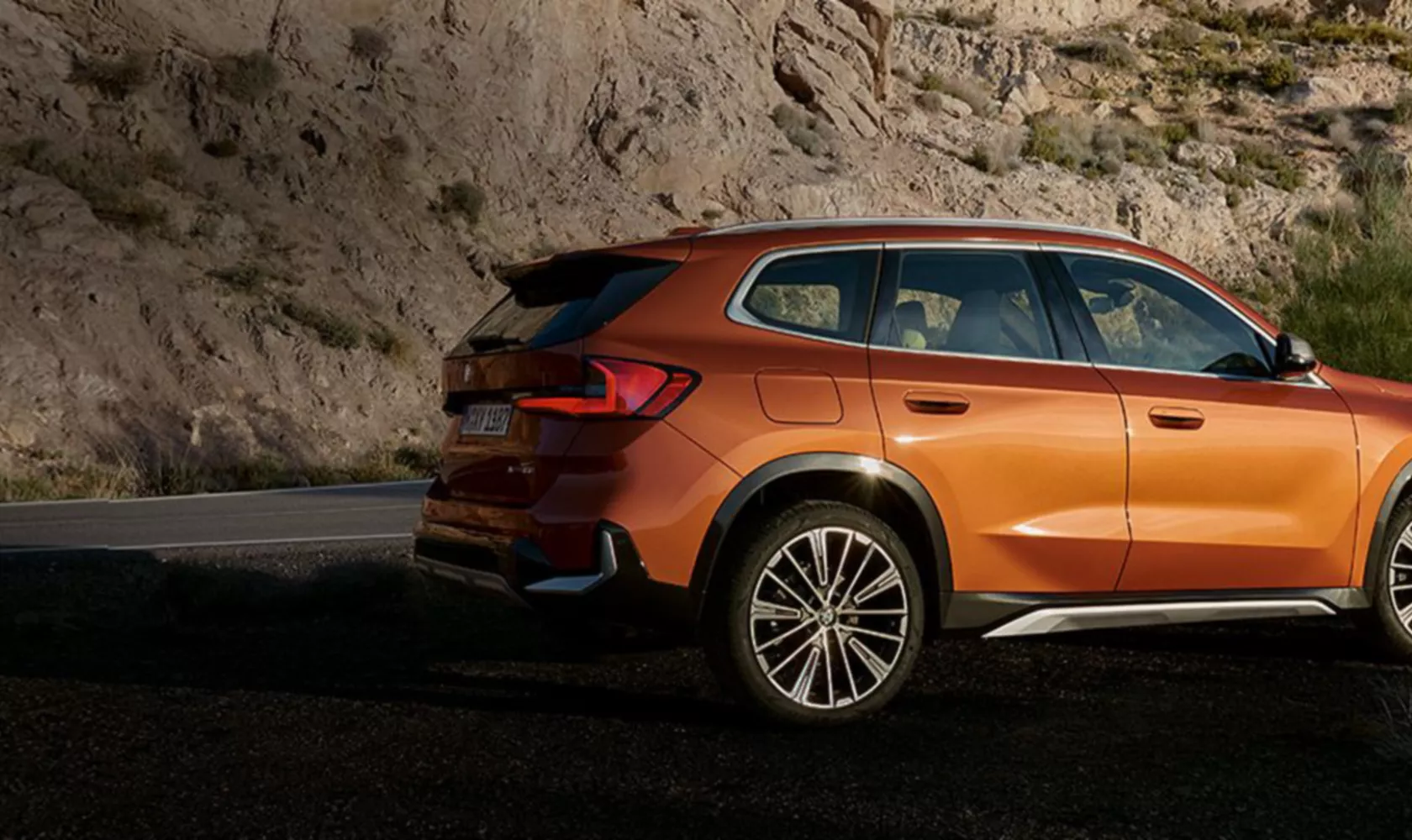 BMW X1 U11 xLine Utah orange metallic vue de trois quarts avant