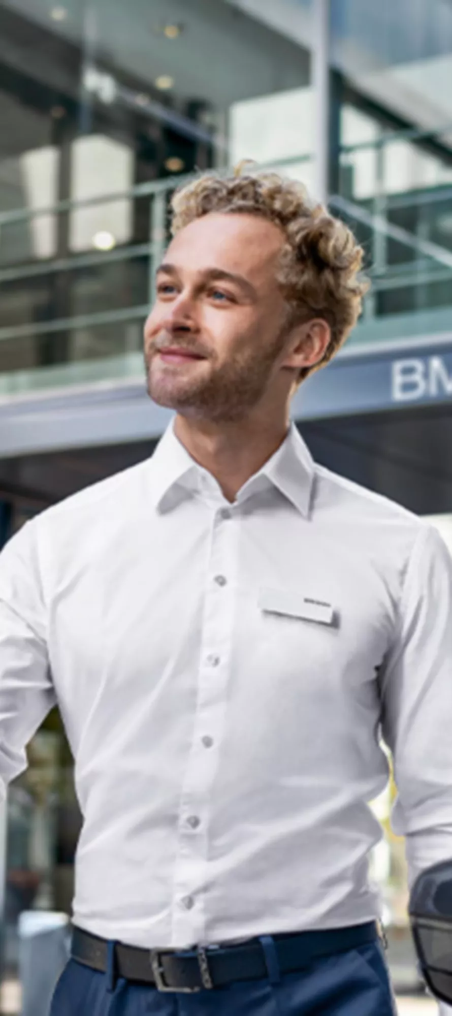 BMW Service BMW employee shakes customers hand