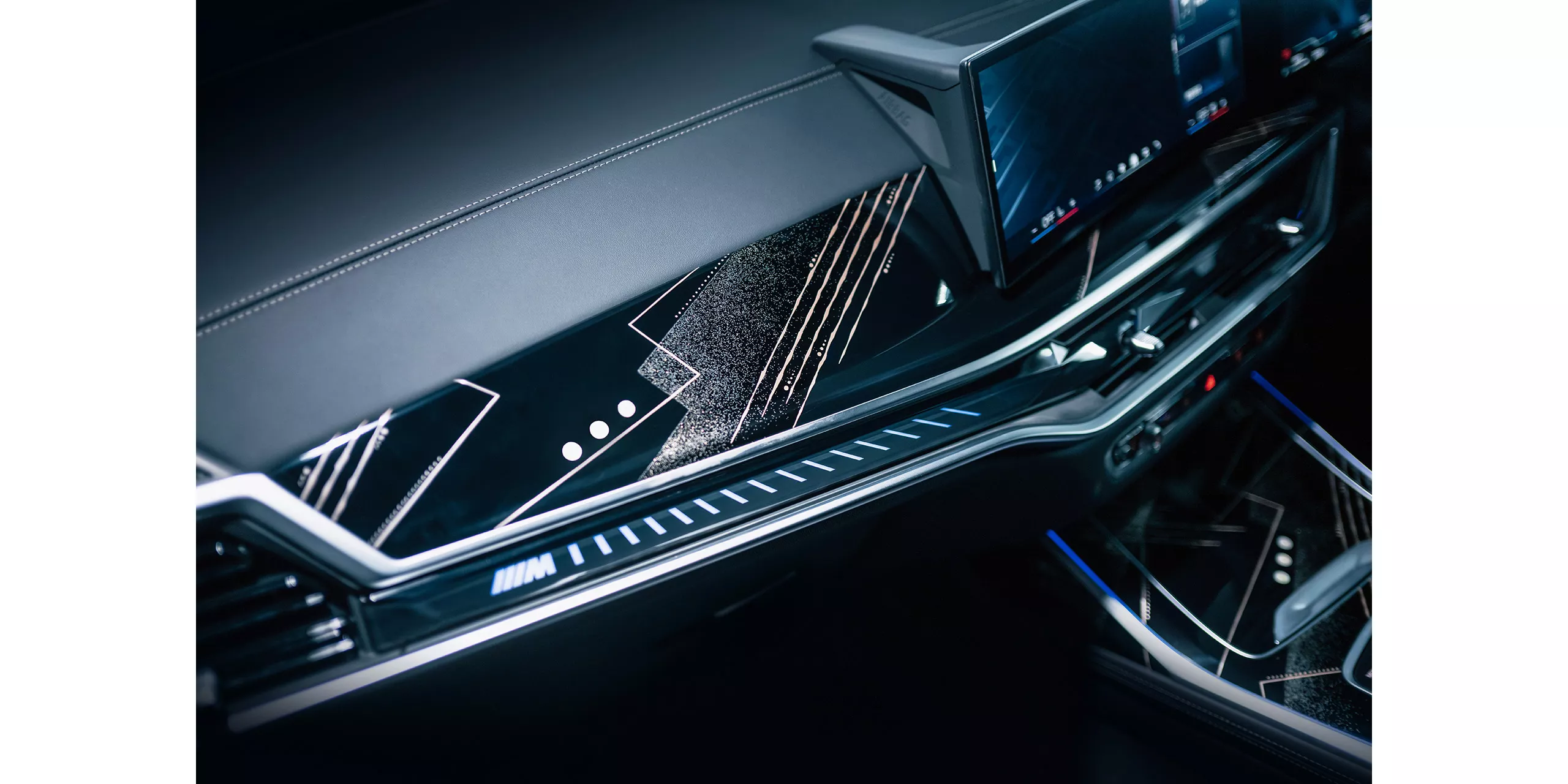 BMW X7 M60i xDrive “BLACK-α” 