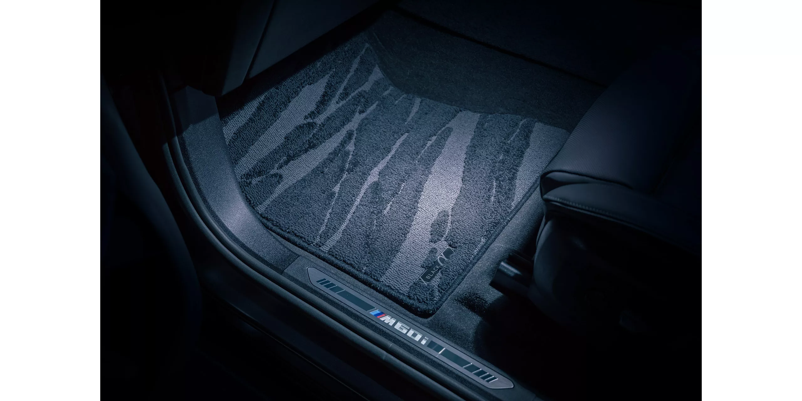 BMW X7 M60i xDrive “BLACK-α” 
