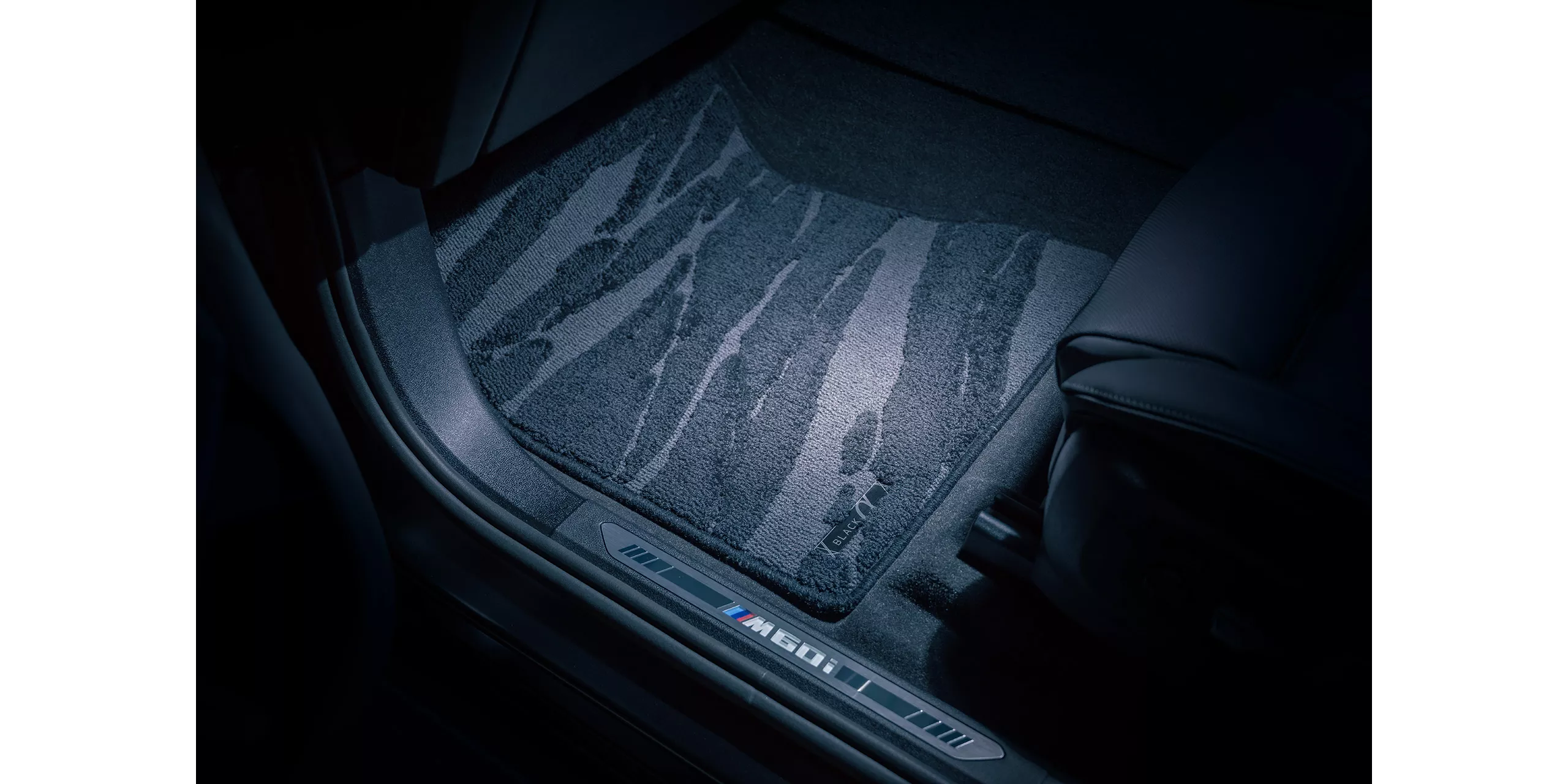 BMW X7 M60i xDrive “BLACK-α” 