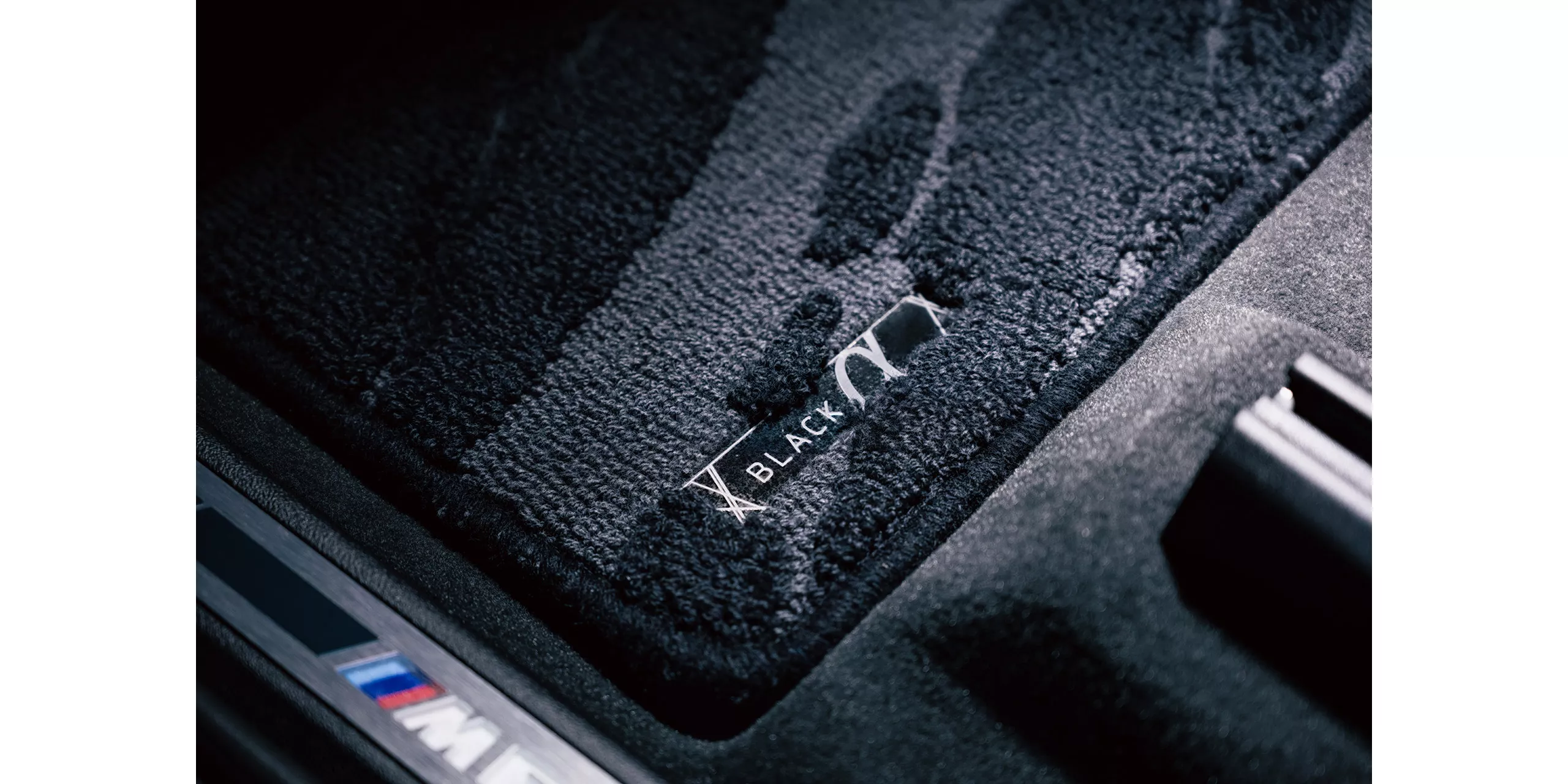 BMW X7 M60i xDrive “BLACK-α” 