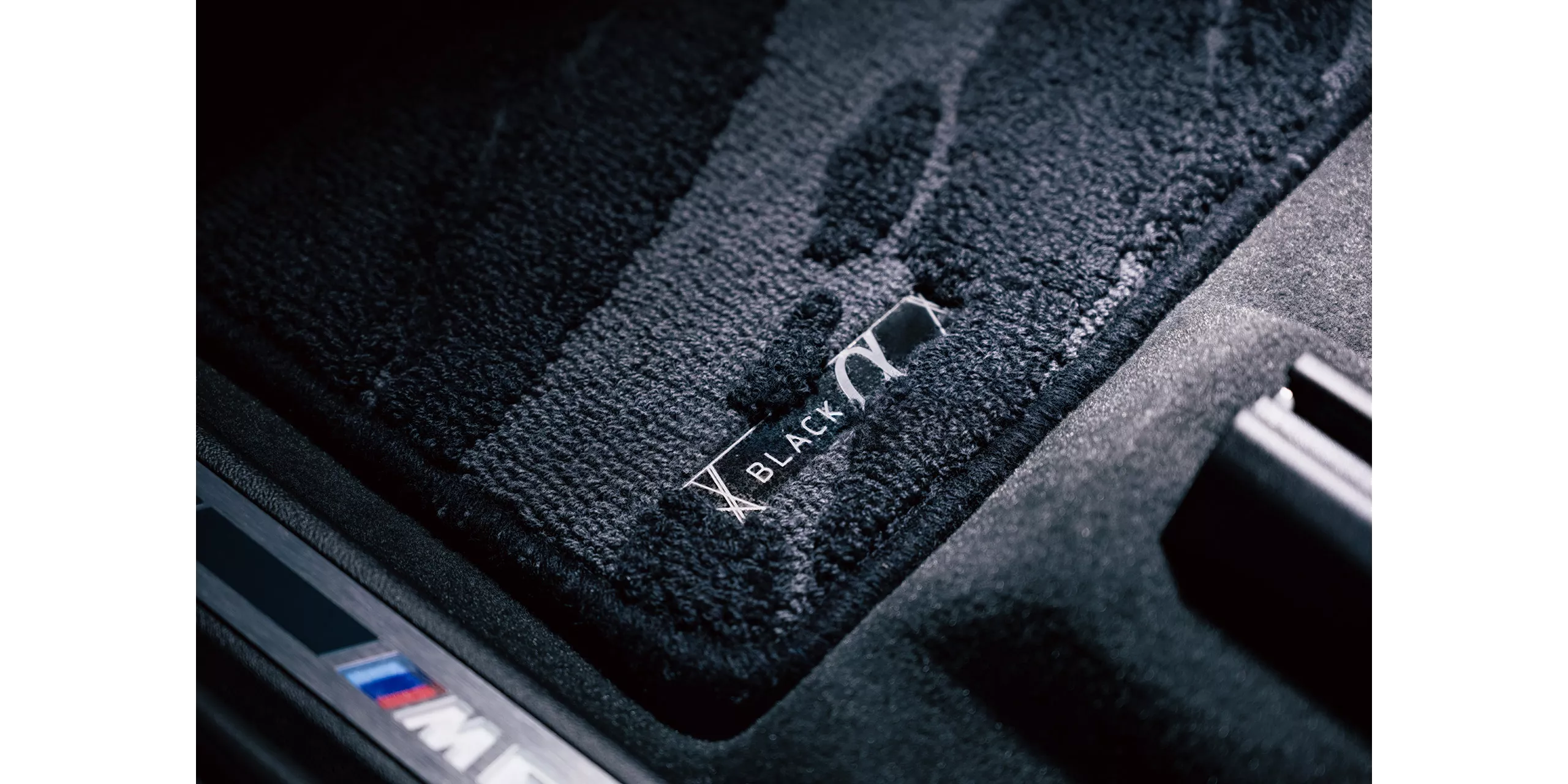 BMW X7 M60i xDrive “BLACK-α” 