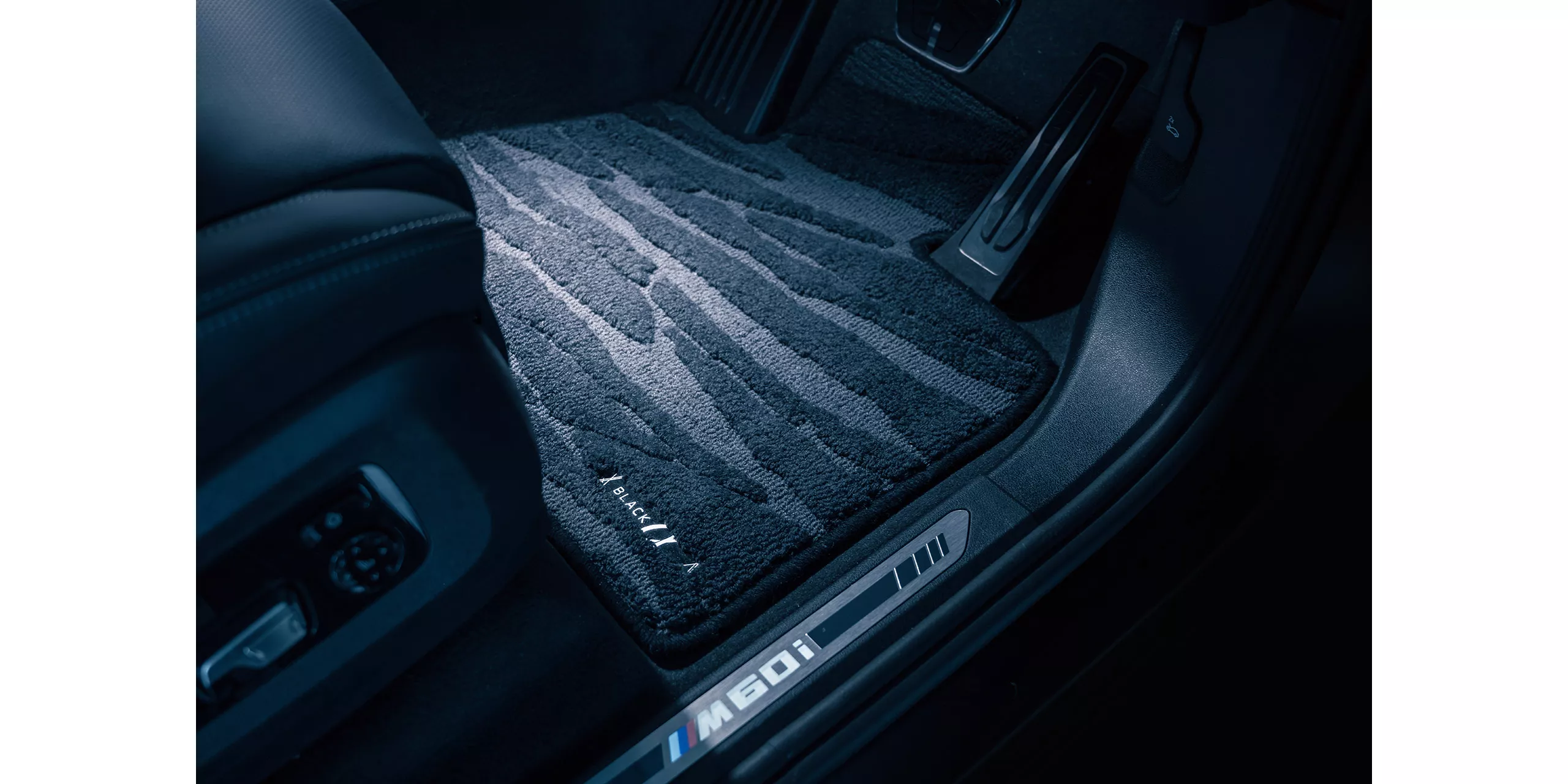 BMW X7 M60i xDrive “BLACK-α” 