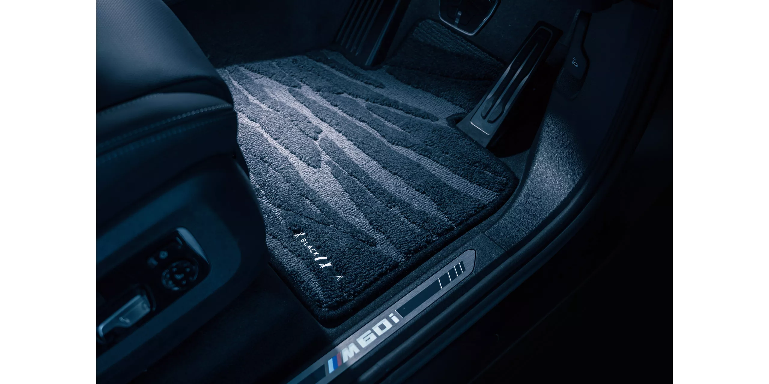 BMW X7 M60i xDrive “BLACK-α” 