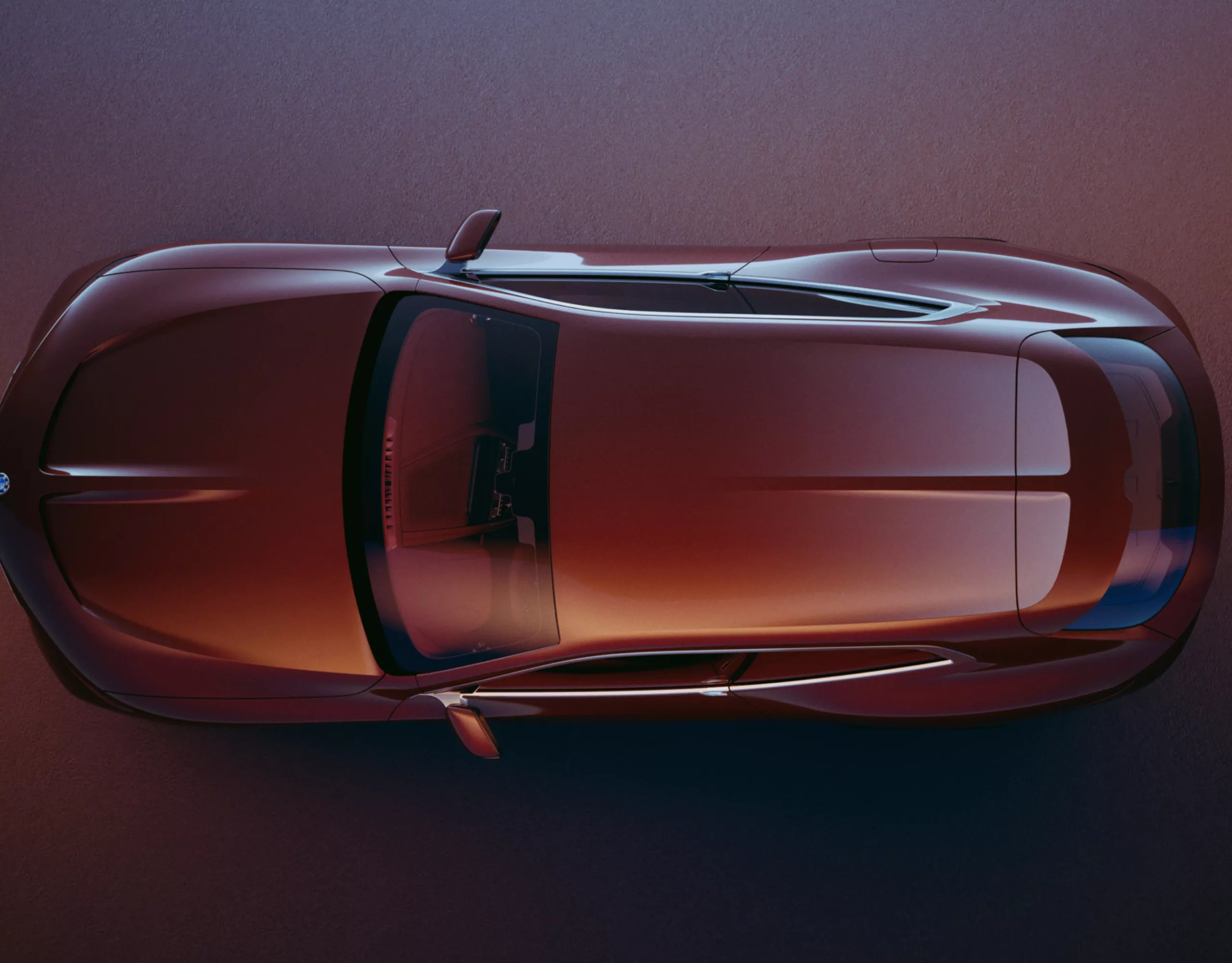 BMW Speedtop je zobrazeno z ptačí perspektivy s detailním zobrazením kapoty, střechy a střední části vozu