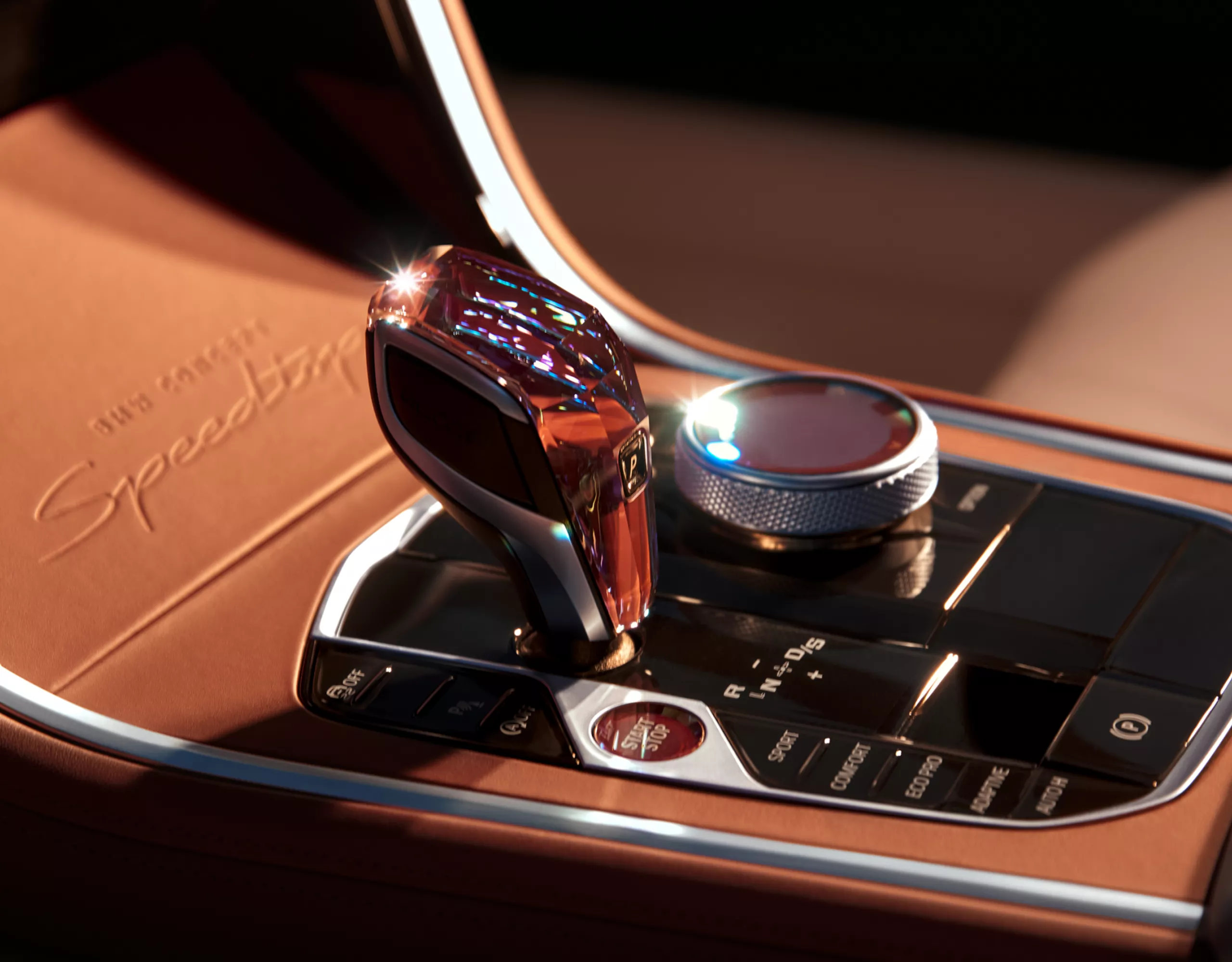 Detailed depiction of the crystals in the gearshift lever of the BMW Speedtop