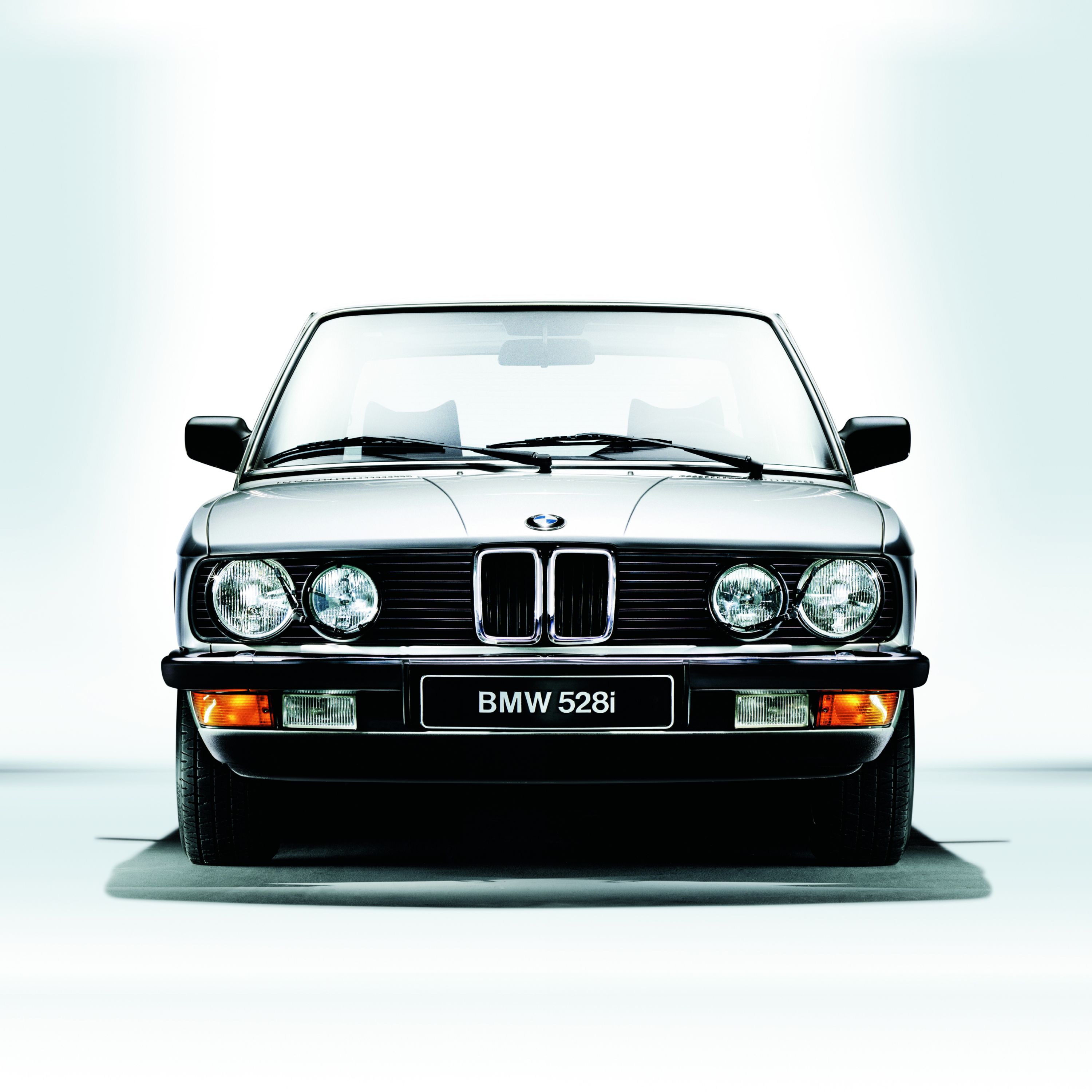 Originalni nadomestni deli BMW Classic, 2023, klasični nadomestni deli