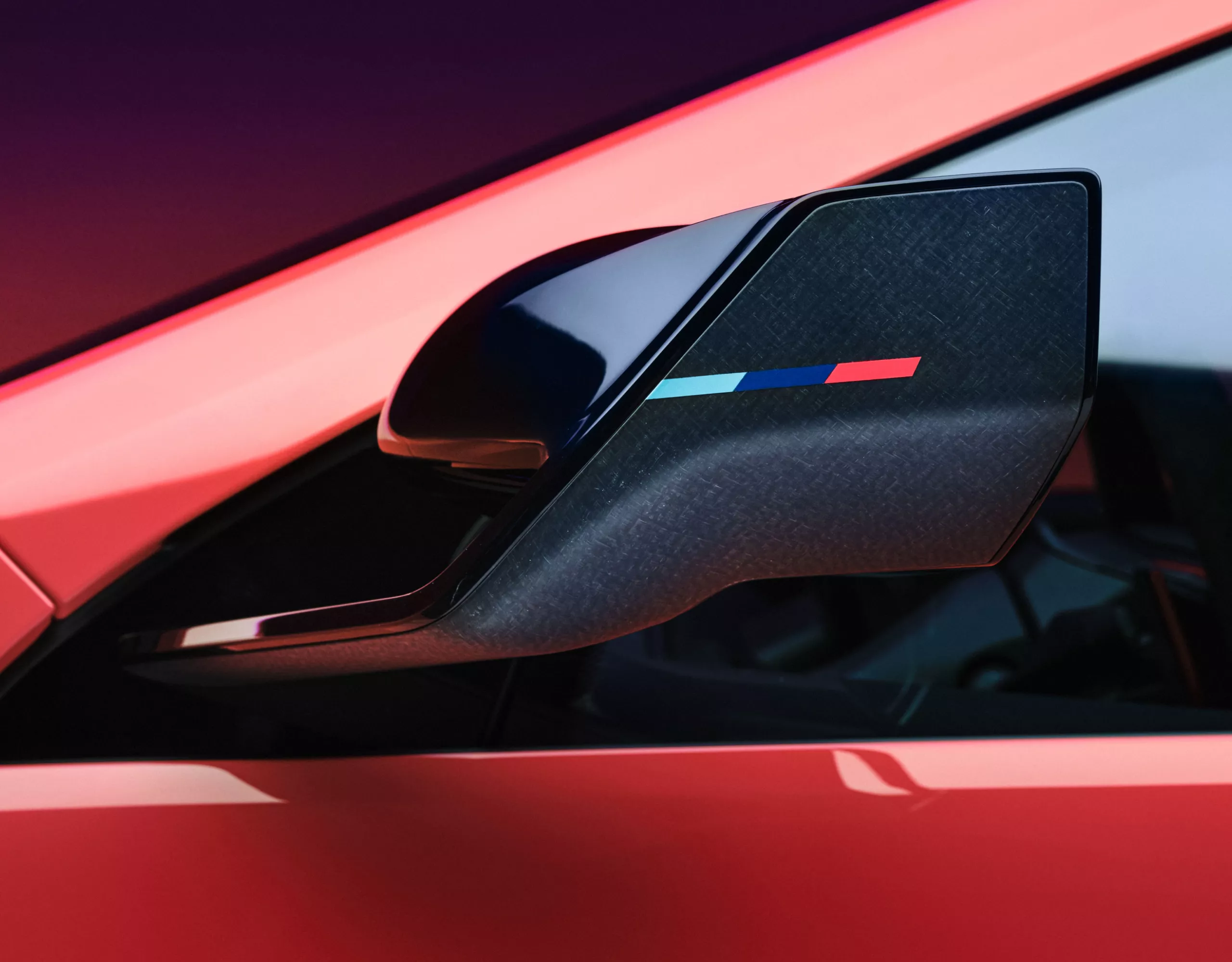 BMW M Concept Neue Klasse aerodinamikus tükrök motorsport-kivitelben.
