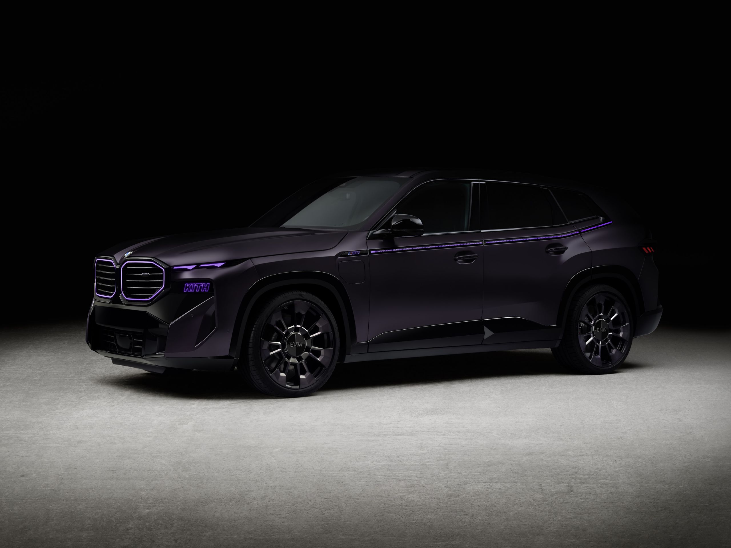 BMW XM by KITH - Przód