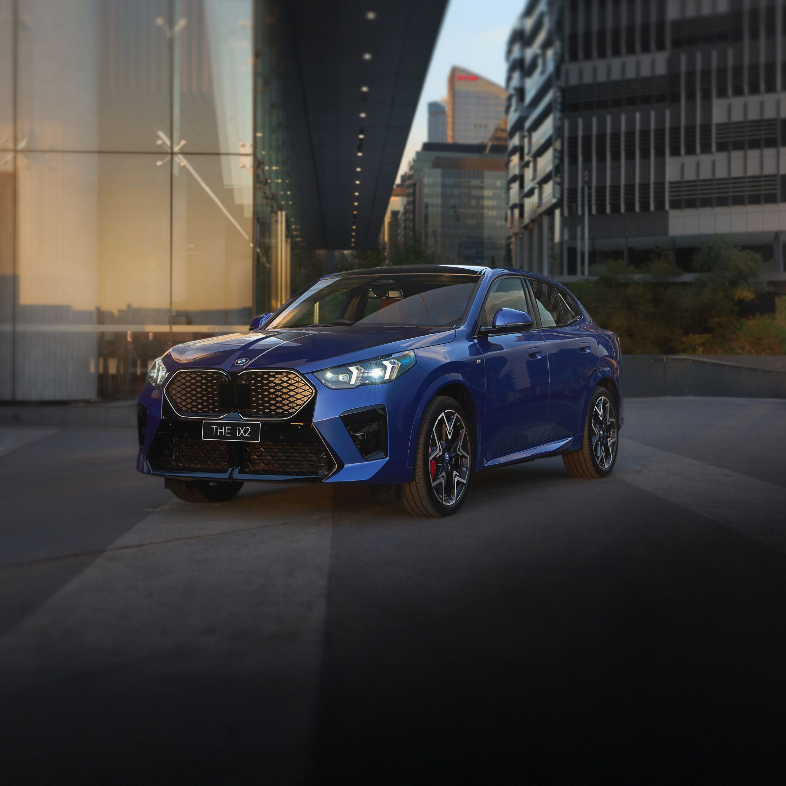 BMW iX1, iX2 and i4 from 1.99% p.a. lease rate with BMW Finance