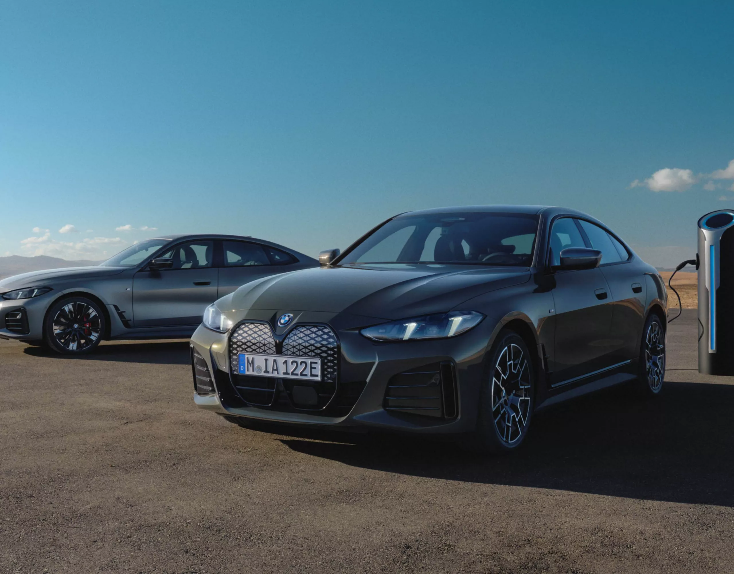  Laddning av en BMW i4.