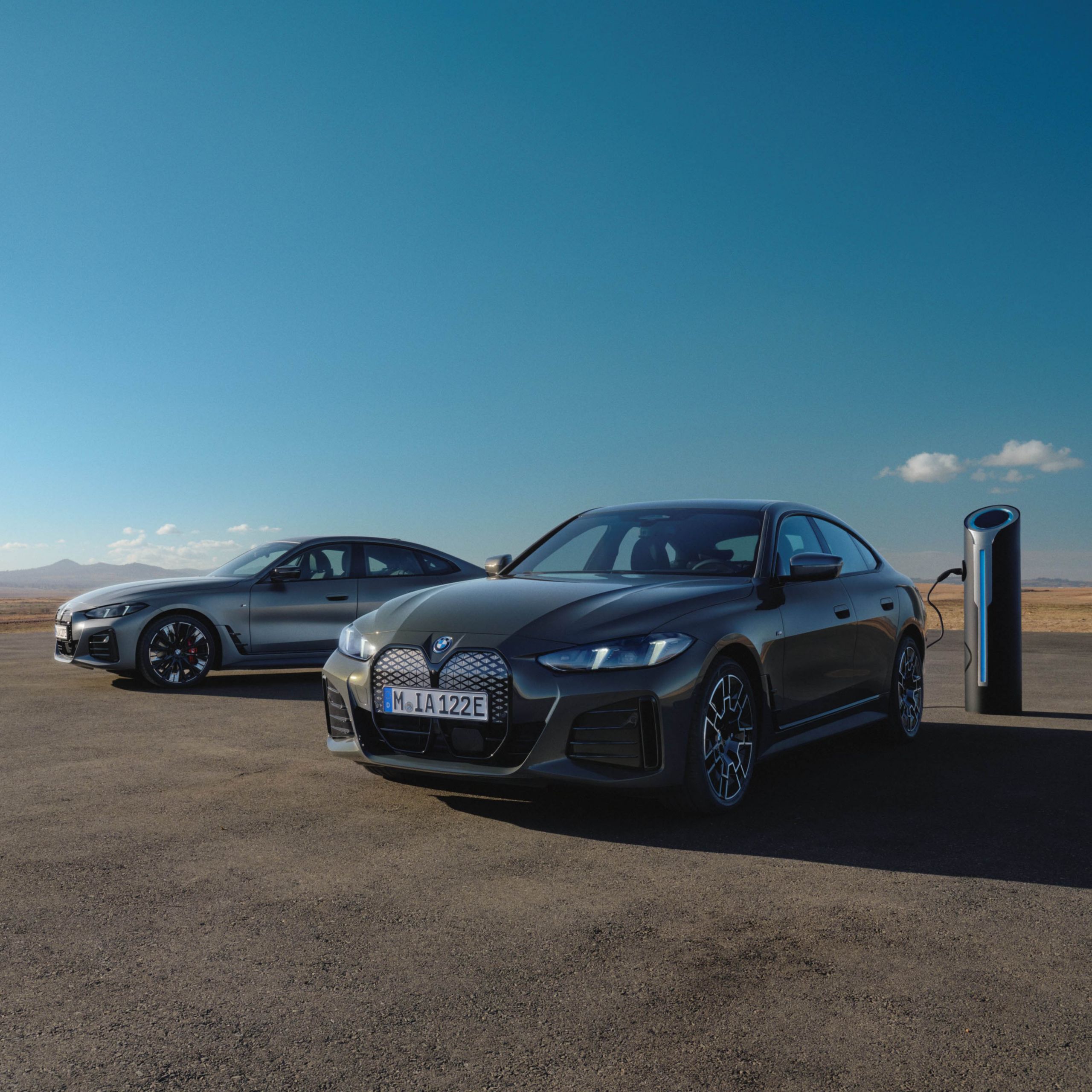  Laddning av en BMW i4.