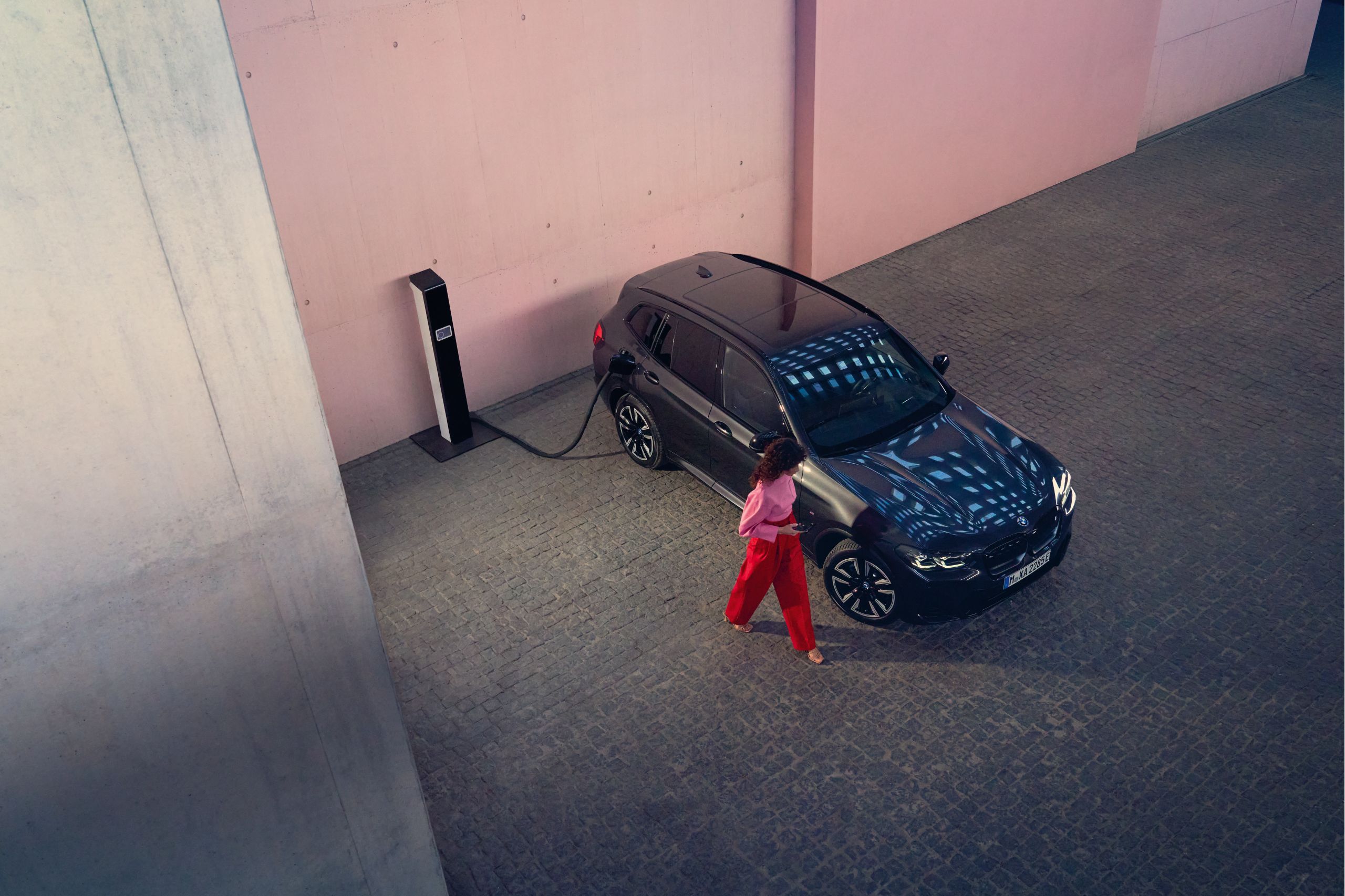 Odkrijte ponudbo električnih vozil iz programa BMW Premium Selection, kjer vas čakajo certificirani rabljeni modeli – popolnoma pripravljeni na novo poglavje. Vsako vozilo je temeljito pregledano, da zagotavlja preverjeno kakovost in zanesljivo zmogljivost.