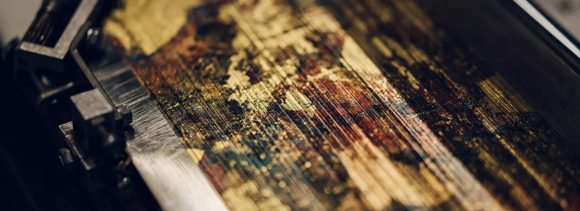 和紙を糸に、糸を布に。崇高な技術が紡ぐ、至福の空間。