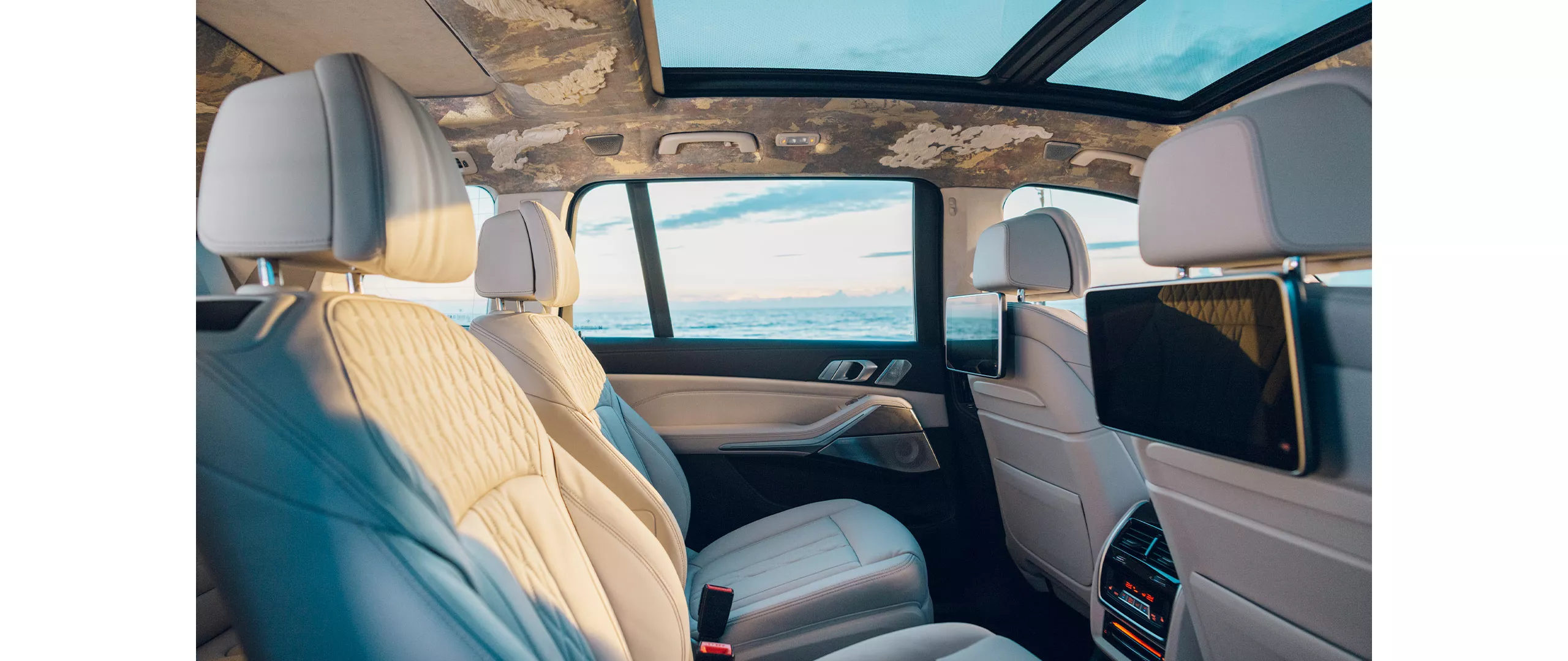 本限定車の世界観を表現するために特別に制作された参考商品です。