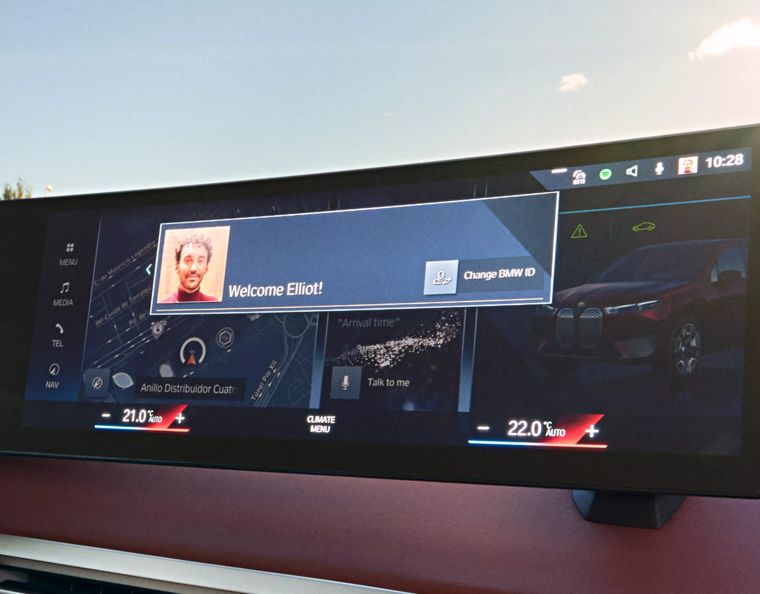 An individualised display of the various vehicle menus of the BMW iDrive
