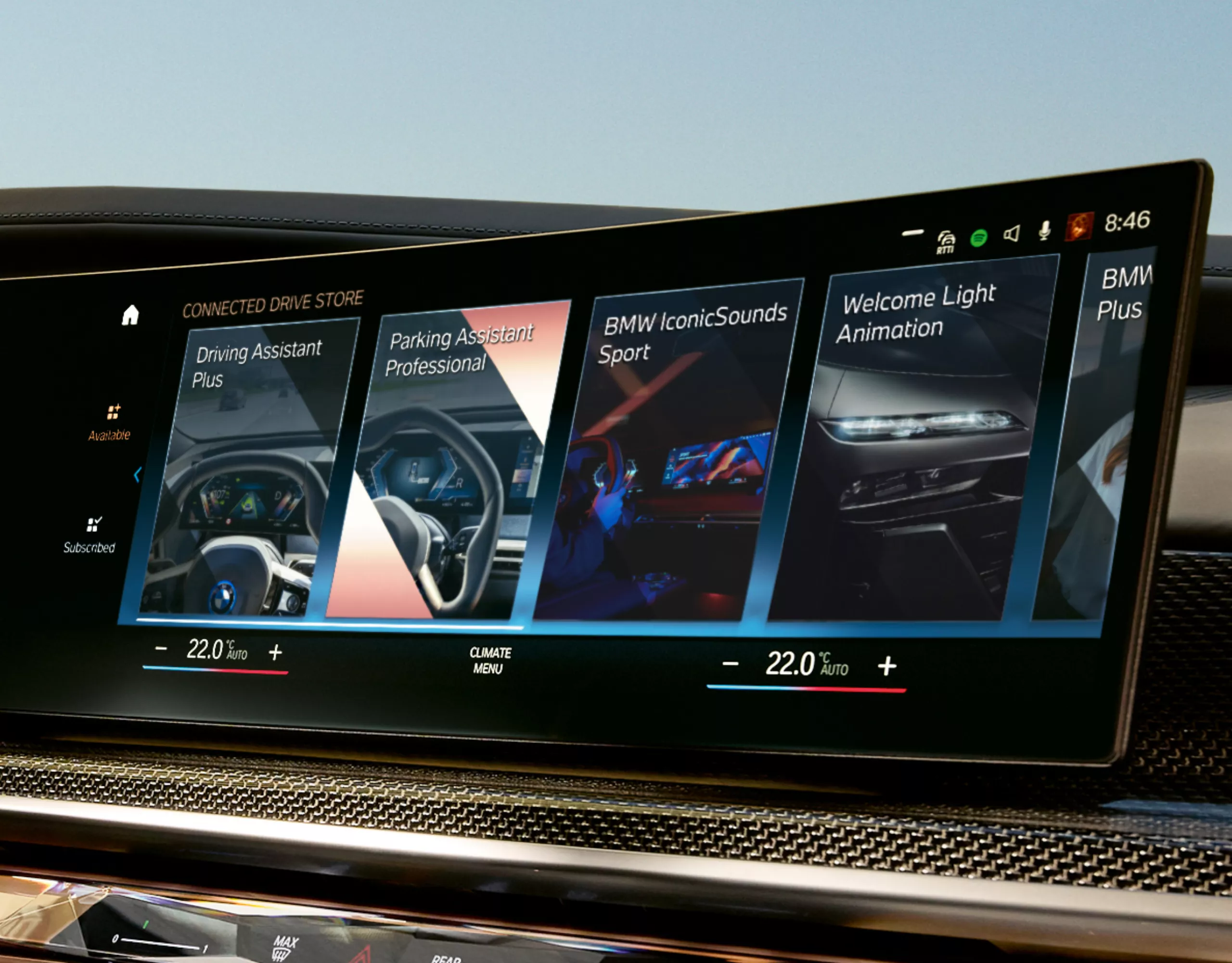 Various services and offers of the BMW ConnectedDrive Store are shown in a curved display