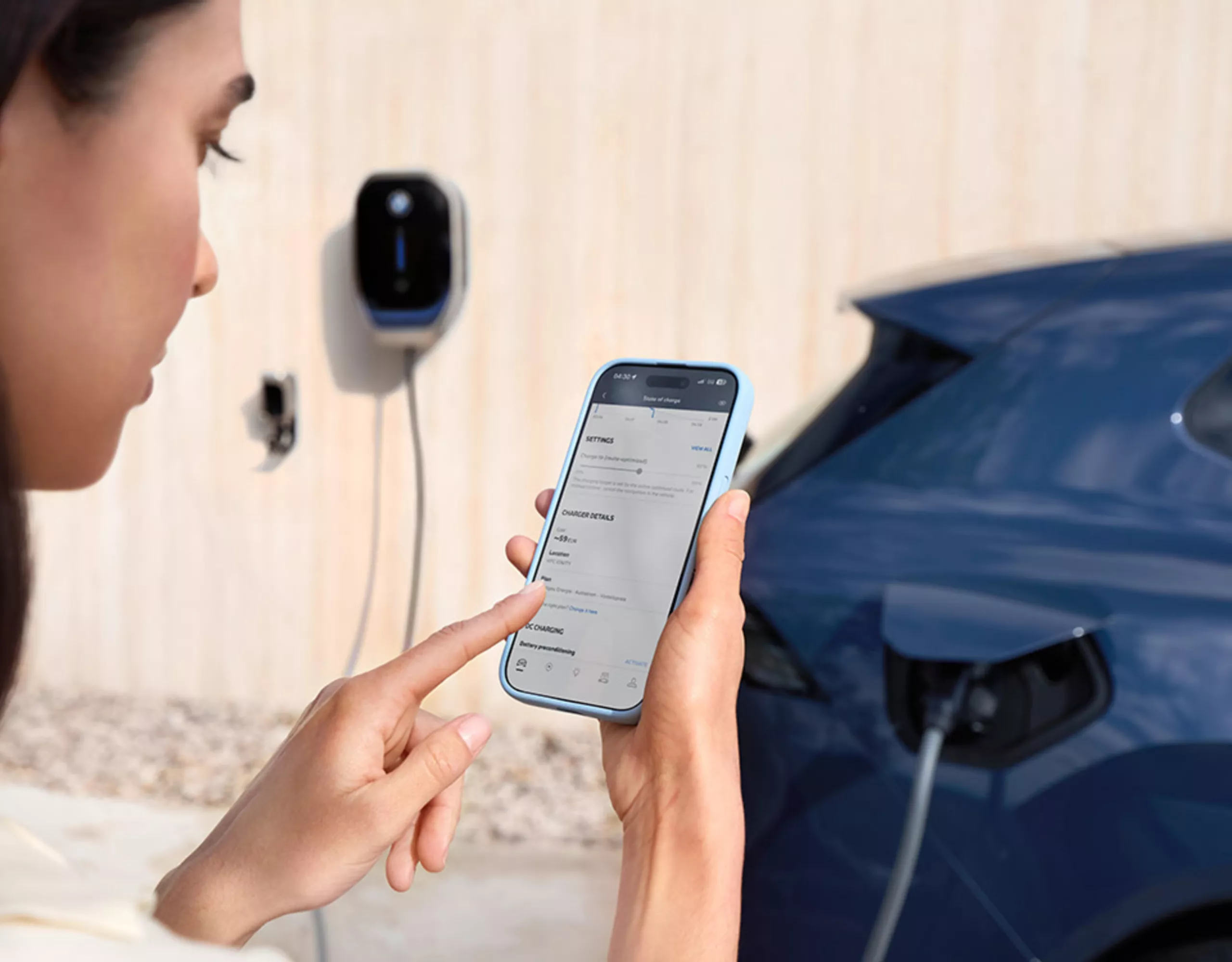 Anzeige der Ladekosten auf dem Smartphone während ein BMW geladen wird