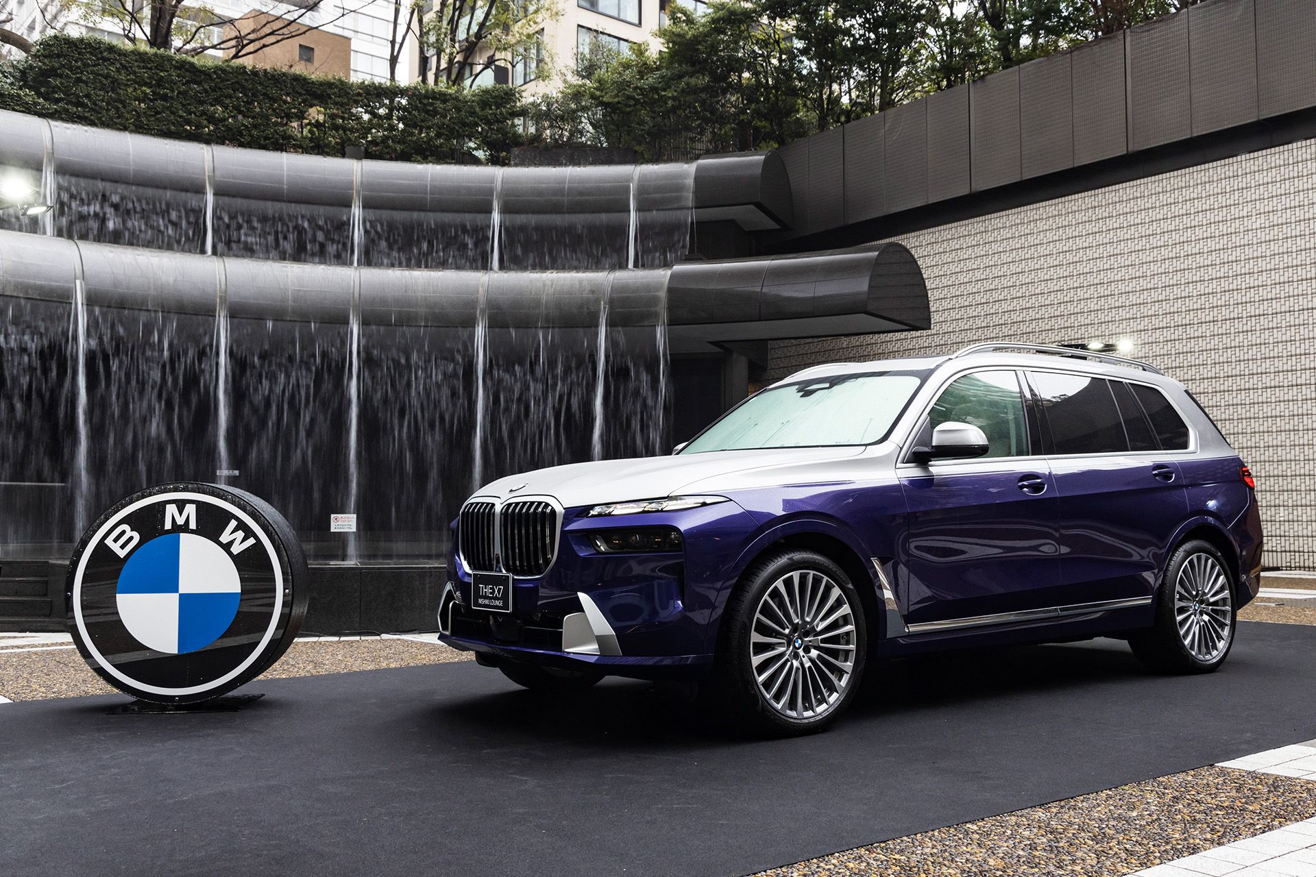 BMW X7 NISHIKI LOUNGE
