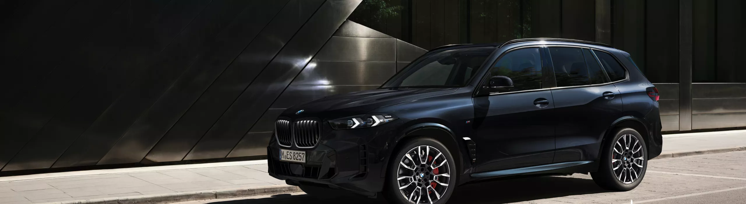 Unlock a $3,000 deposit contribution* across BMW X5 SUVs with BMW Finance.