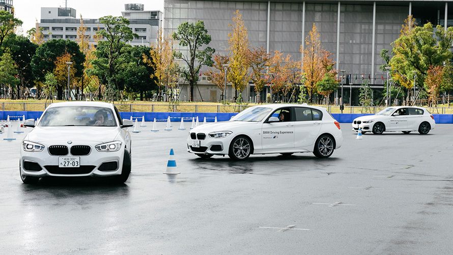 ブレーキを思い切り踏む難しさを知る、濡れた路面での急制動体験。
