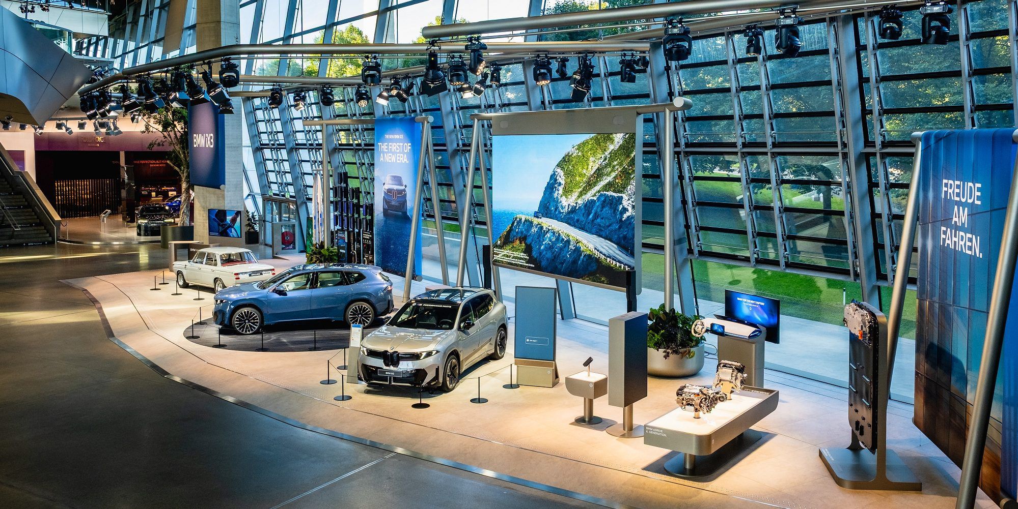 Highlights zur IAA Mobility in der BMW Welt.